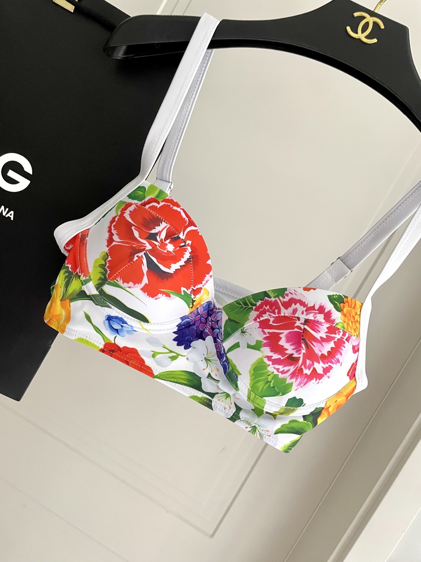 DG新款连体泳衣 字母印花 实物真的超级美😍😍适合多种场景的游泳衣🏊‍♀️海边 游泳池 温泉 水上乐园 