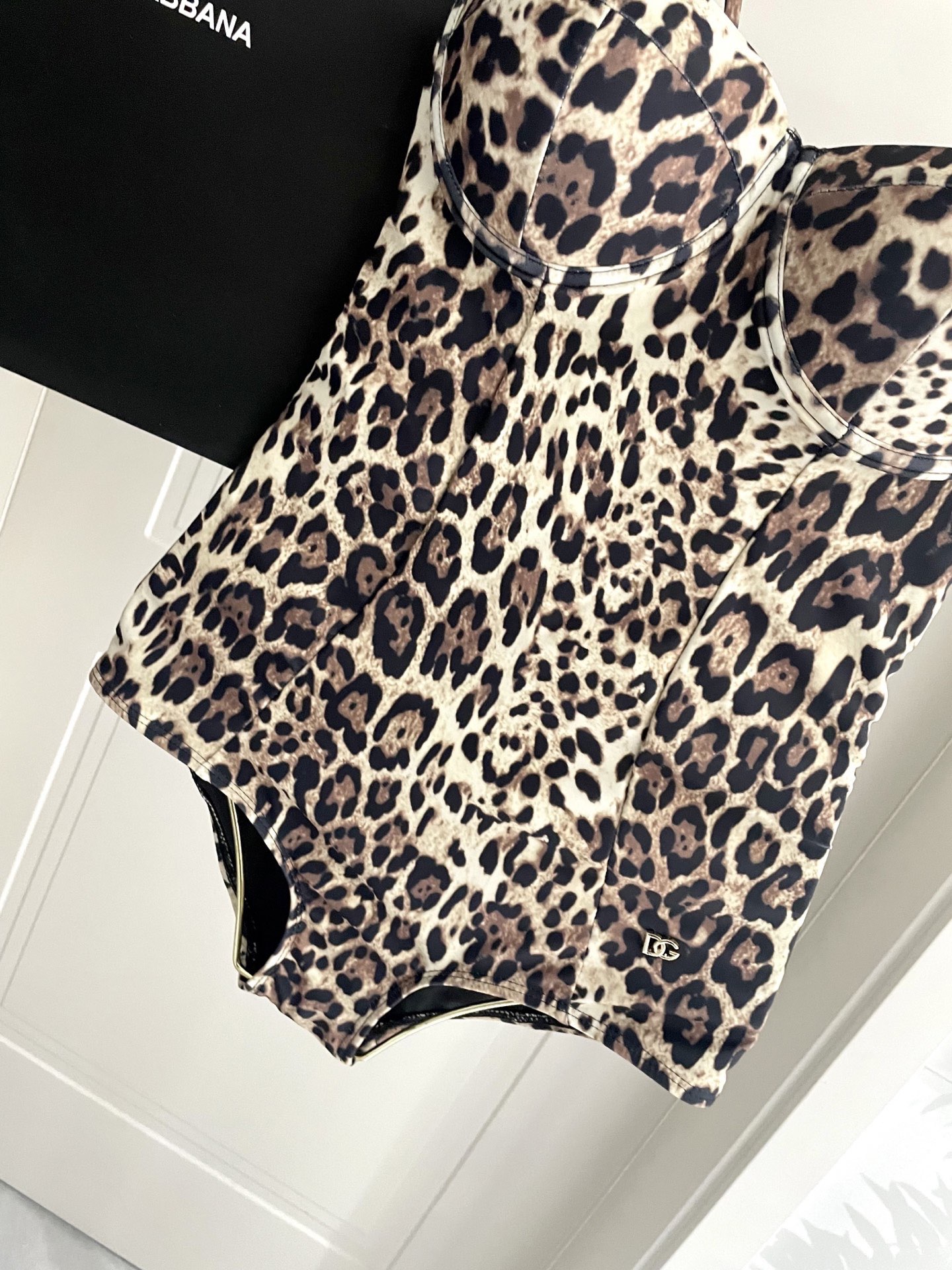 DG新款连体游泳衣 😍🥰适合多种场景的游泳衣🏊‍♀️海边 游泳池 温泉 水上乐园 漂流都可以😌内搭也完全