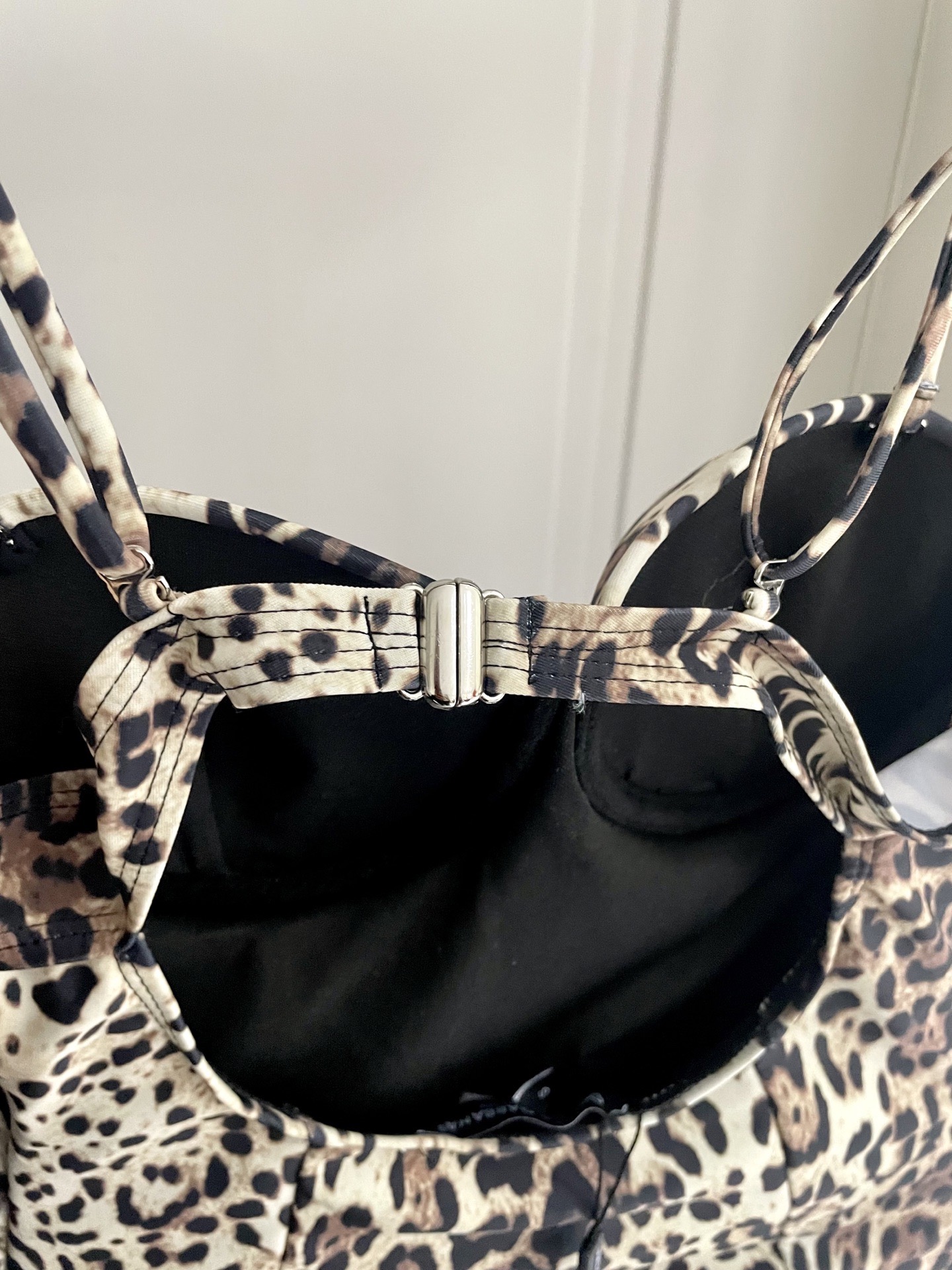 DG新款连体游泳衣 😍🥰适合多种场景的游泳衣🏊‍♀️海边 游泳池 温泉 水上乐园 漂流都可以😌内搭也完全