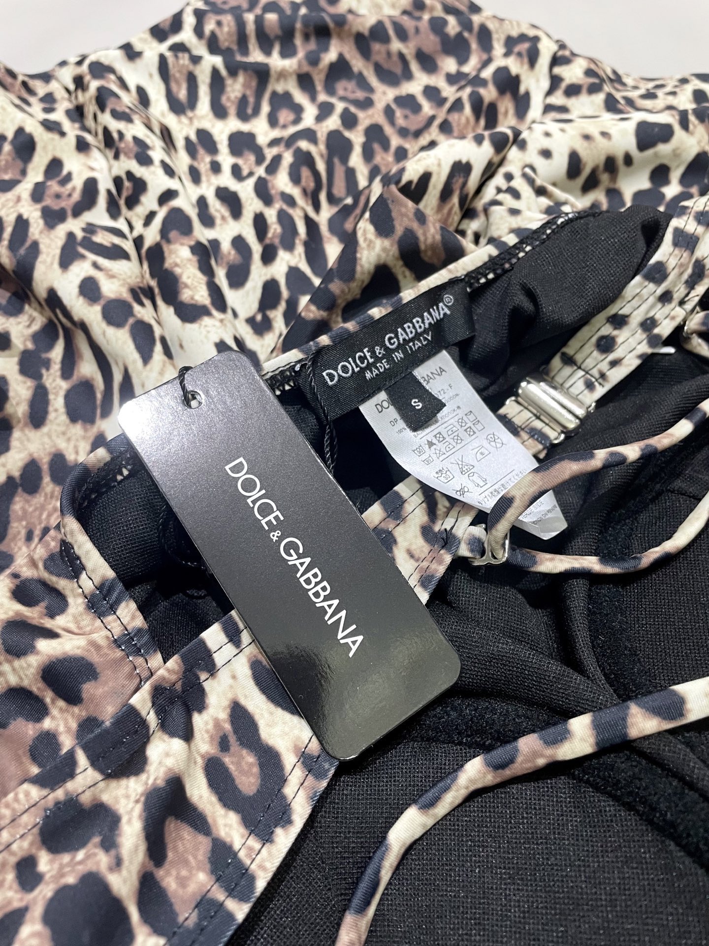 DG新款连体游泳衣 😍🥰适合多种场景的游泳衣🏊‍♀️海边 游泳池 温泉 水上乐园 漂流都可以😌内搭也完全