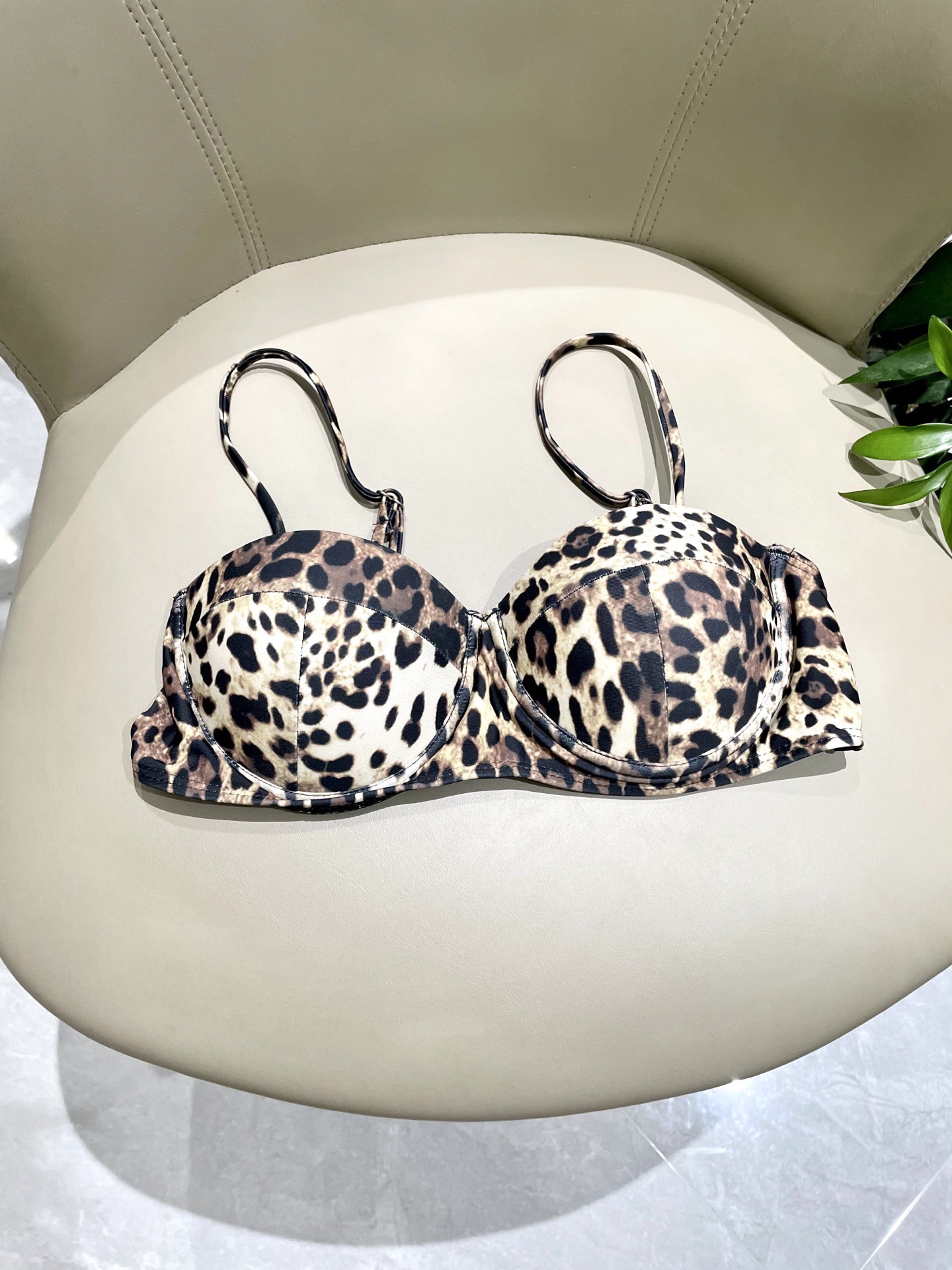 Dg迪奥新款分体式泳衣👙❤️😍🥰适合多种场景的游泳衣🏊‍♀️海边 游泳池 温泉 水上乐园 漂流都可以😌内