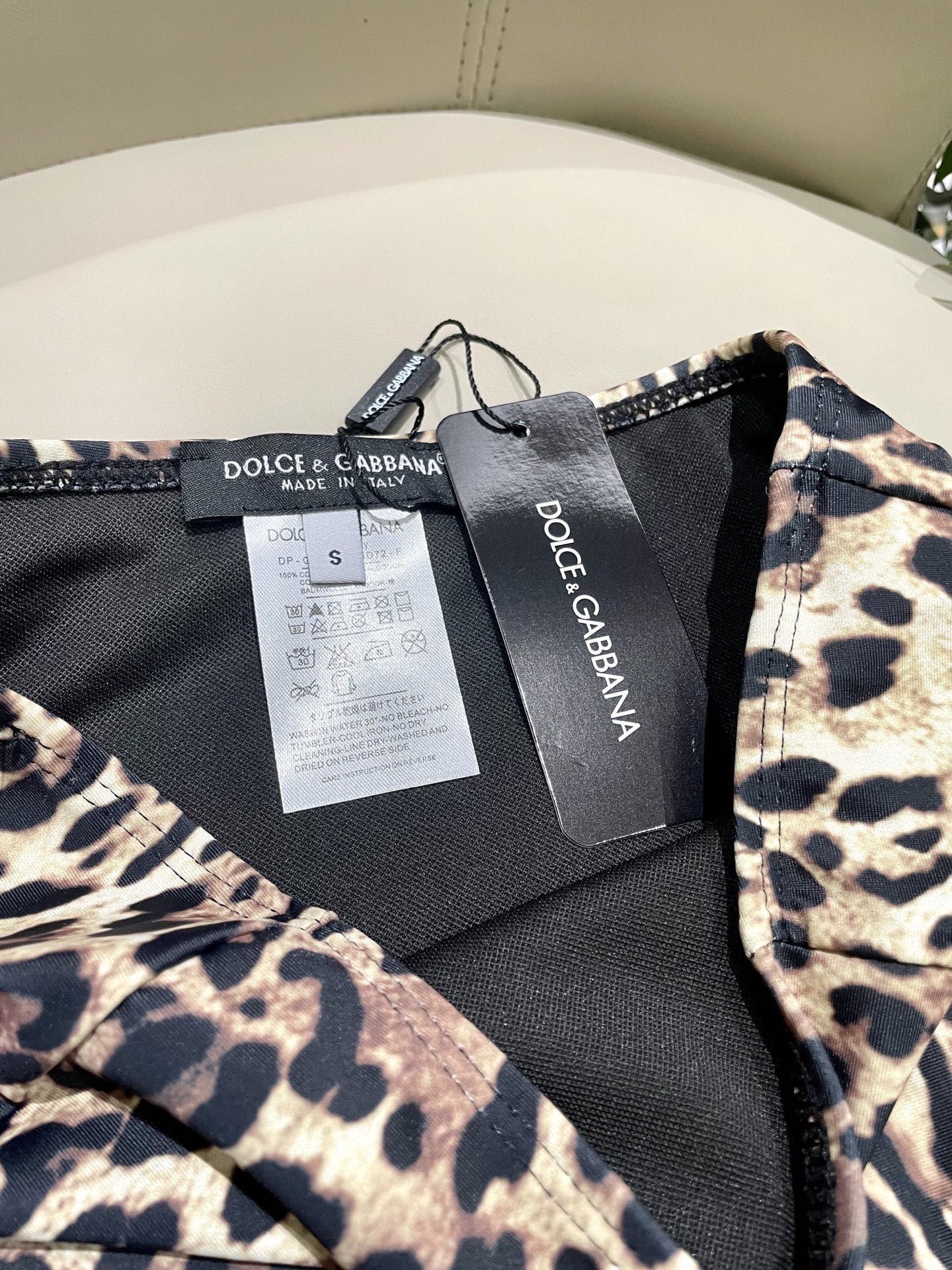 Dg迪奥新款分体式泳衣👙❤️😍🥰适合多种场景的游泳衣🏊‍♀️海边 游泳池 温泉 水上乐园 漂流都可以😌内