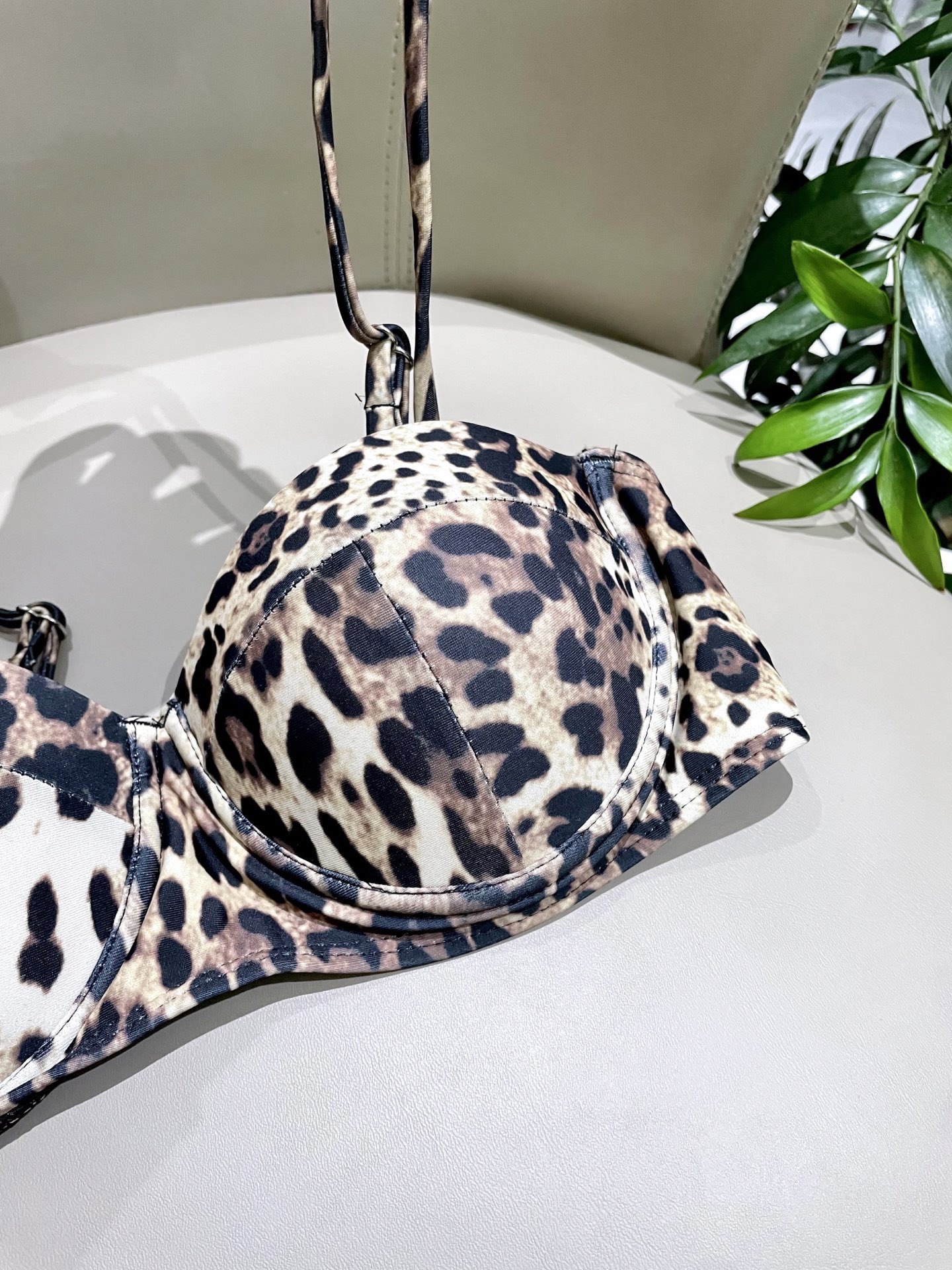 Dg迪奥新款分体式泳衣👙❤️😍🥰适合多种场景的游泳衣🏊‍♀️海边 游泳池 温泉 水上乐园 漂流都可以😌内