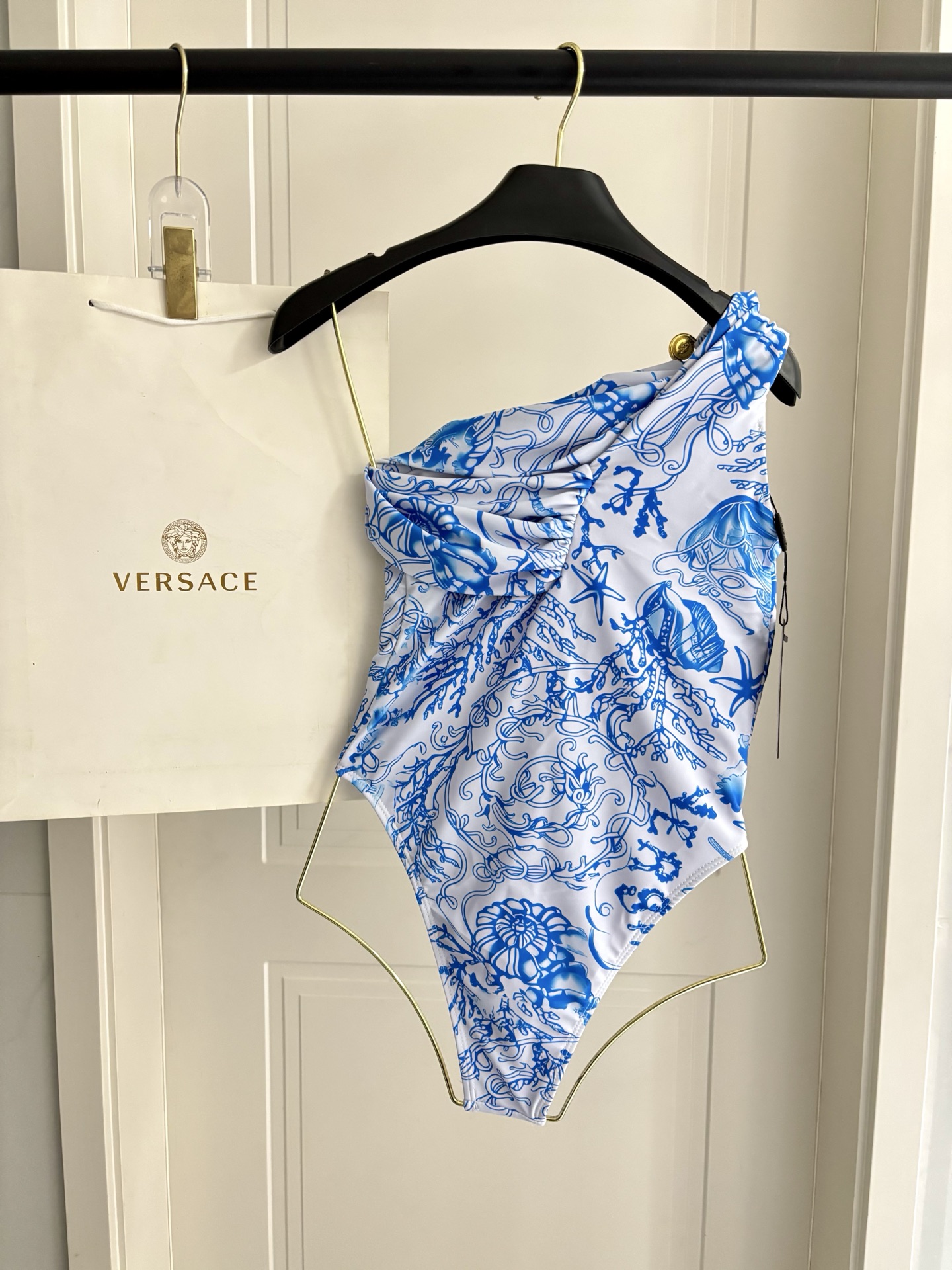 范思哲泳衣👙❤️😍🥰适合多种场景的游泳衣🏊‍♀️海边 游泳池 温泉 水上乐园 漂流都可以😌内搭外穿也完全