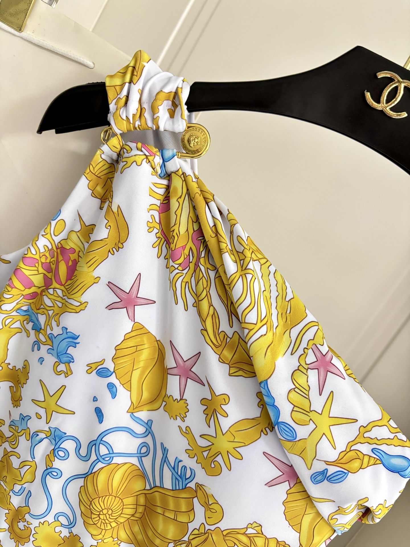 范思哲新款连体式泳衣👙❤️😍🥰适合多种场景的游泳衣🏊‍♀️海边 游泳池 温泉 水上乐园 漂流都可以😌内搭