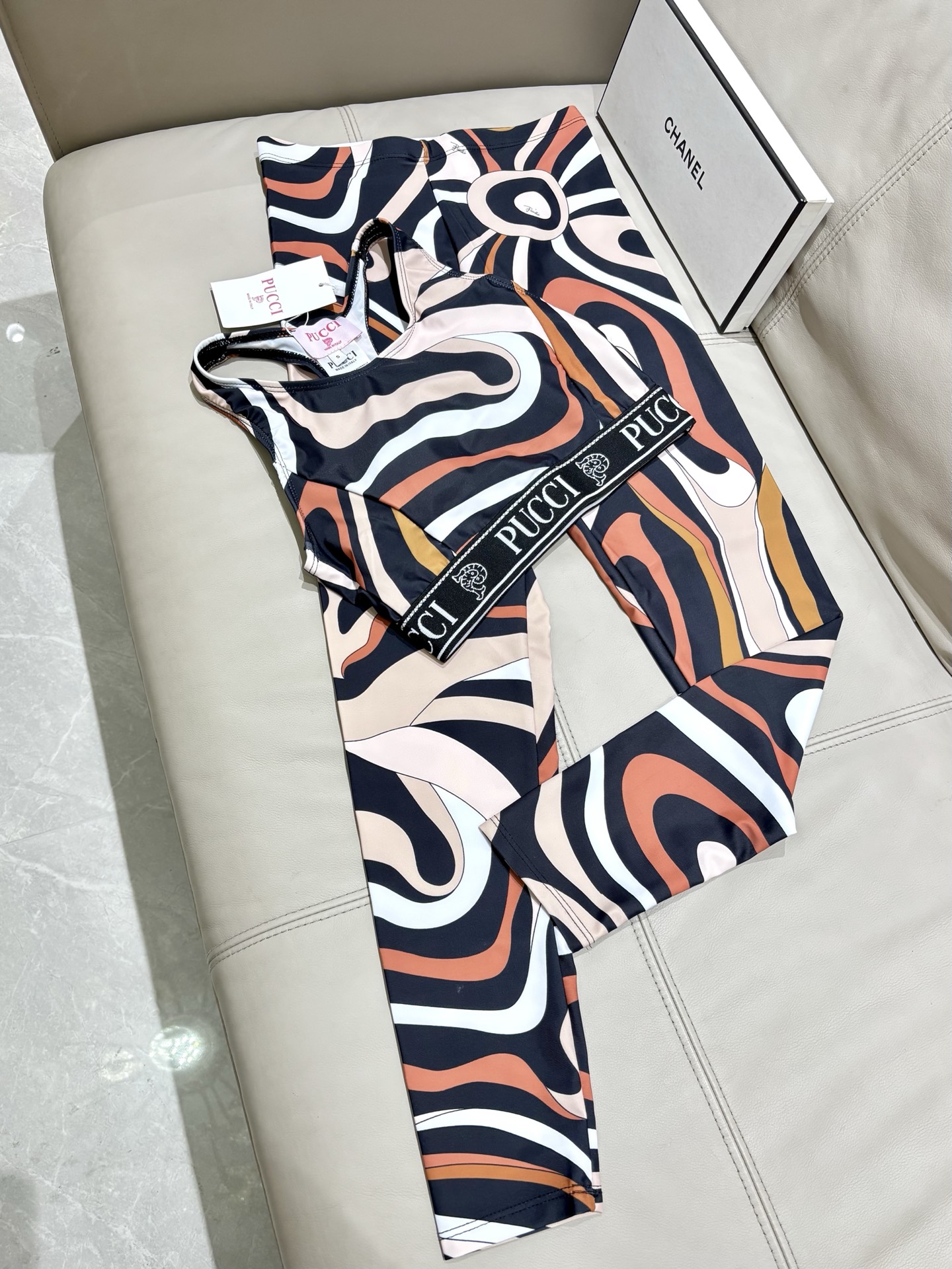 Pucci新款高弹力健身长款瑜伽服运动套装~小背心➕修身提臀显瘦打底裤S M L Xl