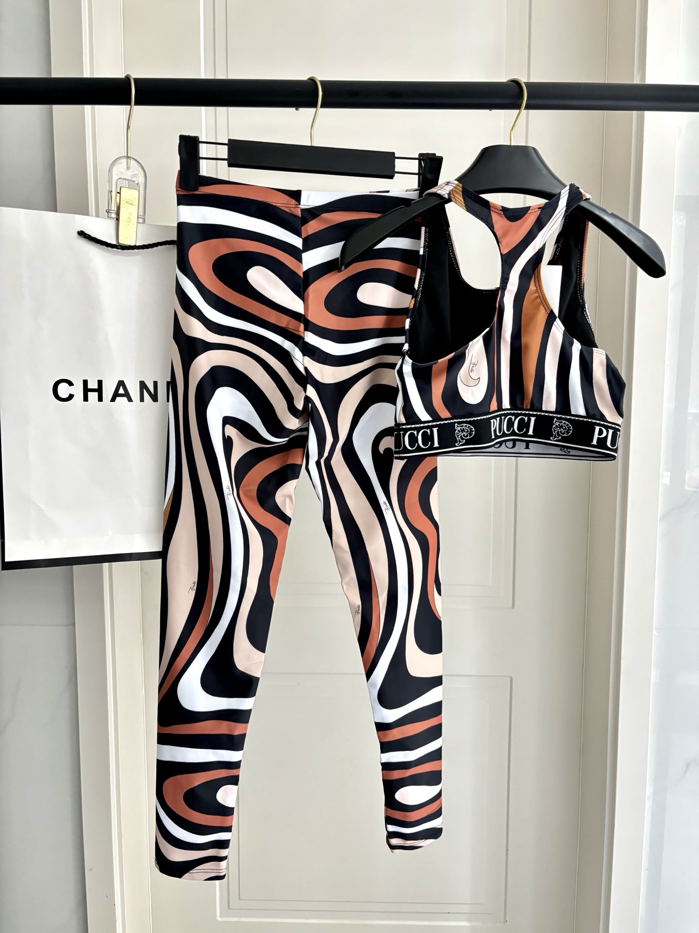 Pucci新款高弹力健身长款瑜伽服运动套装~小背心➕修身提臀显瘦打底裤S M L Xl
