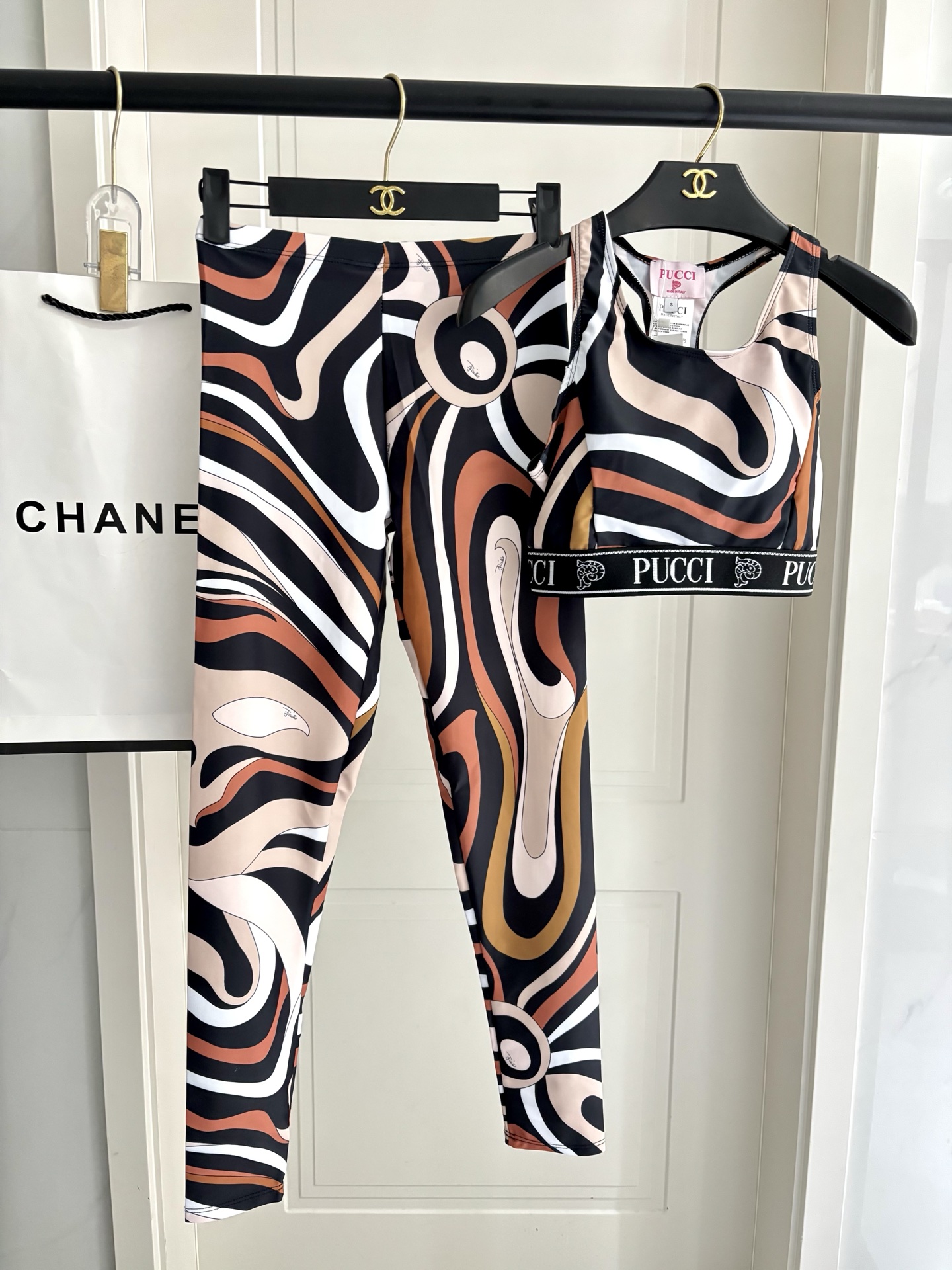 Pucci新款高弹力健身长款瑜伽服运动套装~小背心➕修身提臀显瘦打底裤S M L Xl