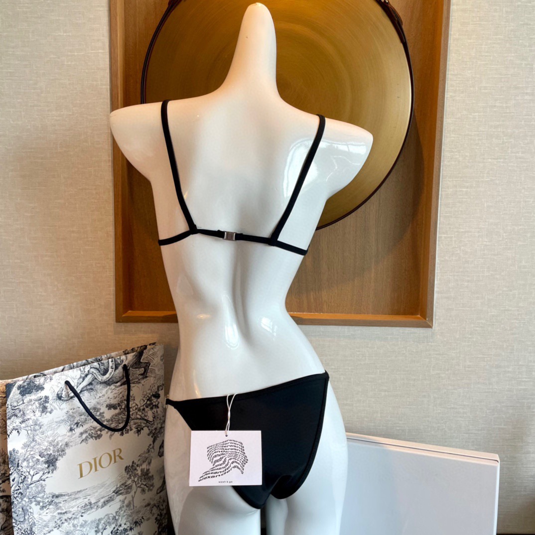 压力山大王新款比基尼泳衣~带钻五金吊带背心文胸内衣+三角裤两件套装， S.M.LXl