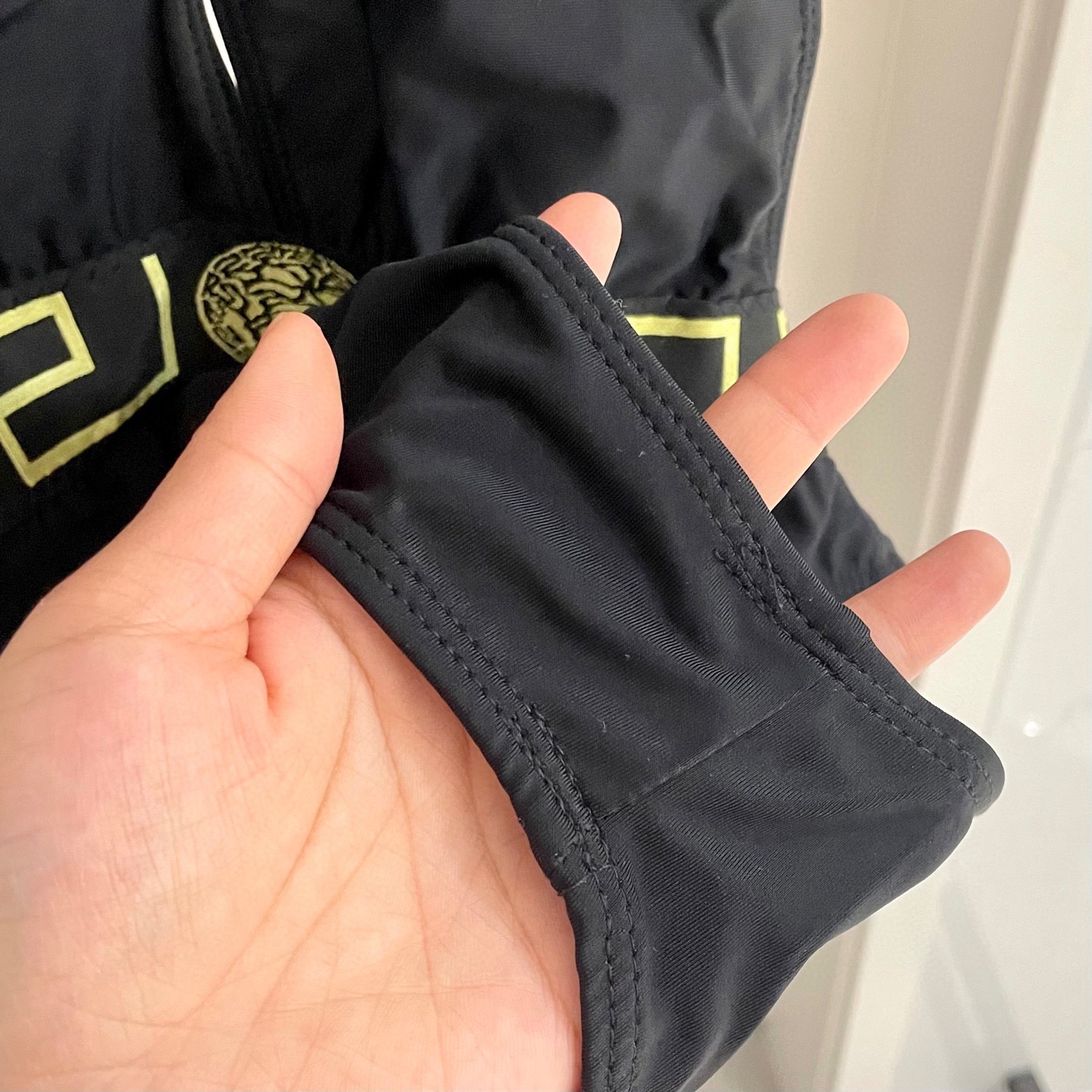 范思哲新款连体泳衣😍🥰适合多种场景的游泳衣🏊‍♀️海边 游泳池 温泉 水上乐园 漂流都可以😌内搭也完全可