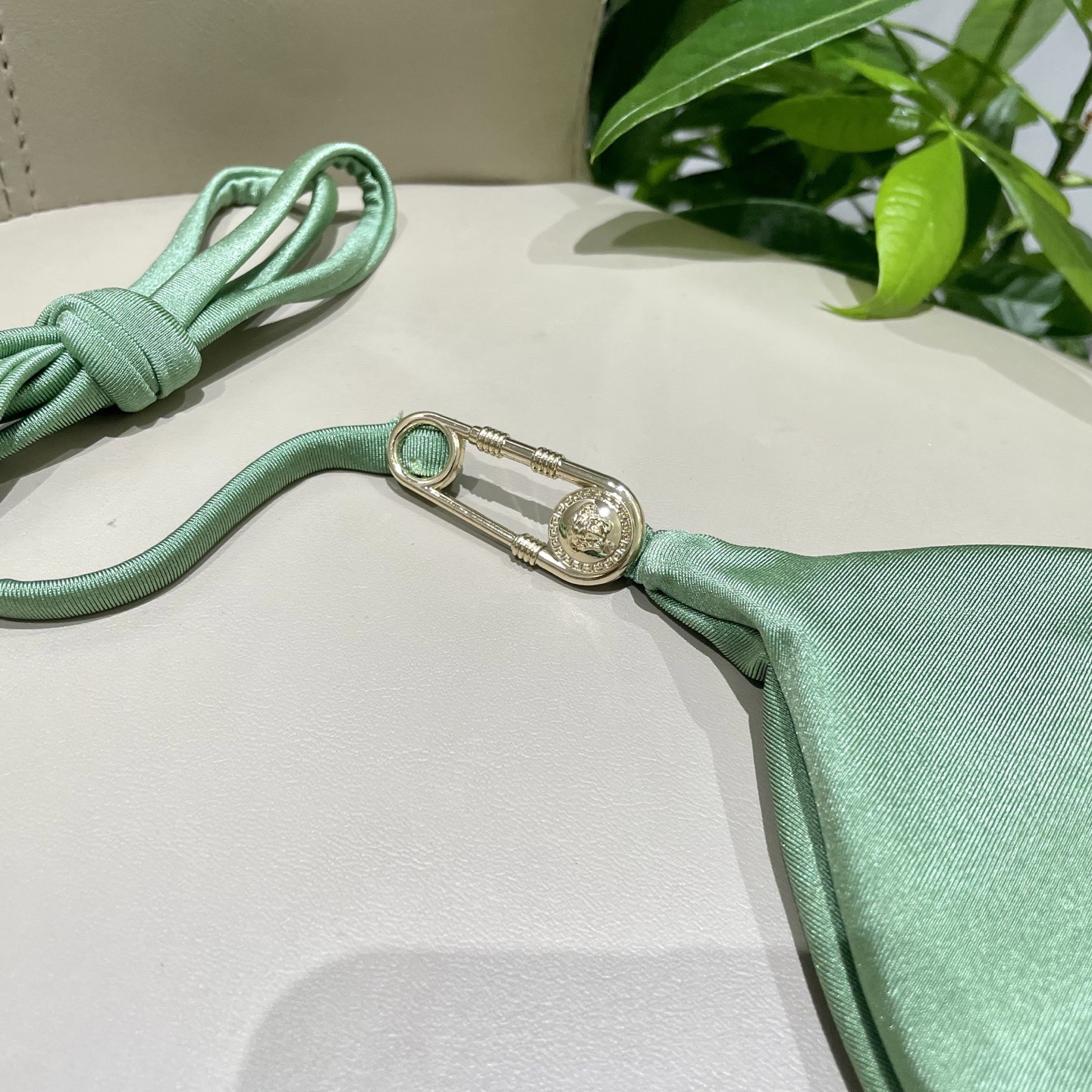 范思哲新款比基尼泳衣😍🥰适合多种场景的游泳衣🏊‍♀️海边 游泳池 温泉 水上乐园 漂流都可以😌内搭也完全