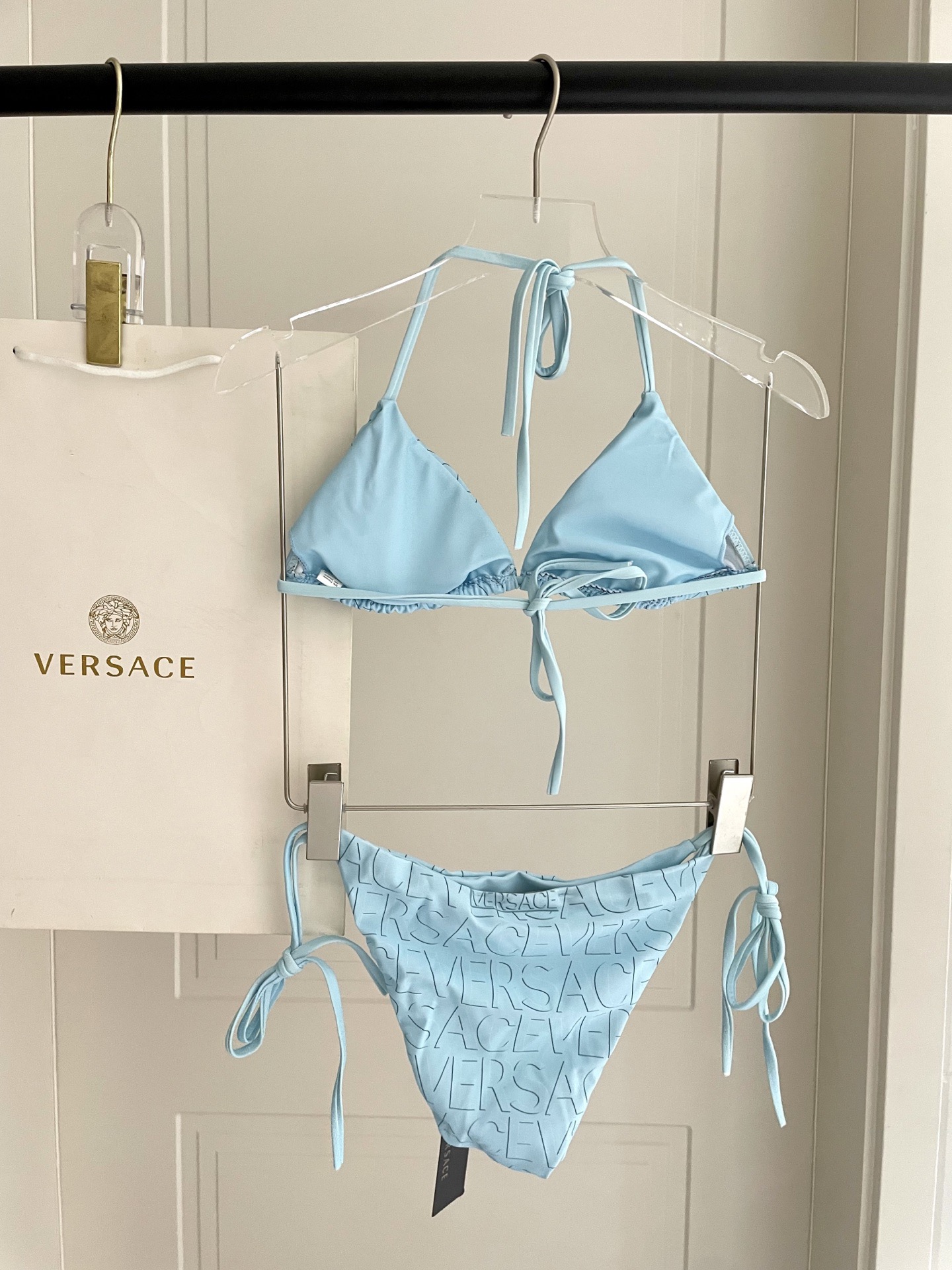 范思哲新款比基尼泳衣😍🥰适合多种场景的游泳衣🏊‍♀️海边 游泳池 温泉 水上乐园 漂流都可以😌内搭也完全