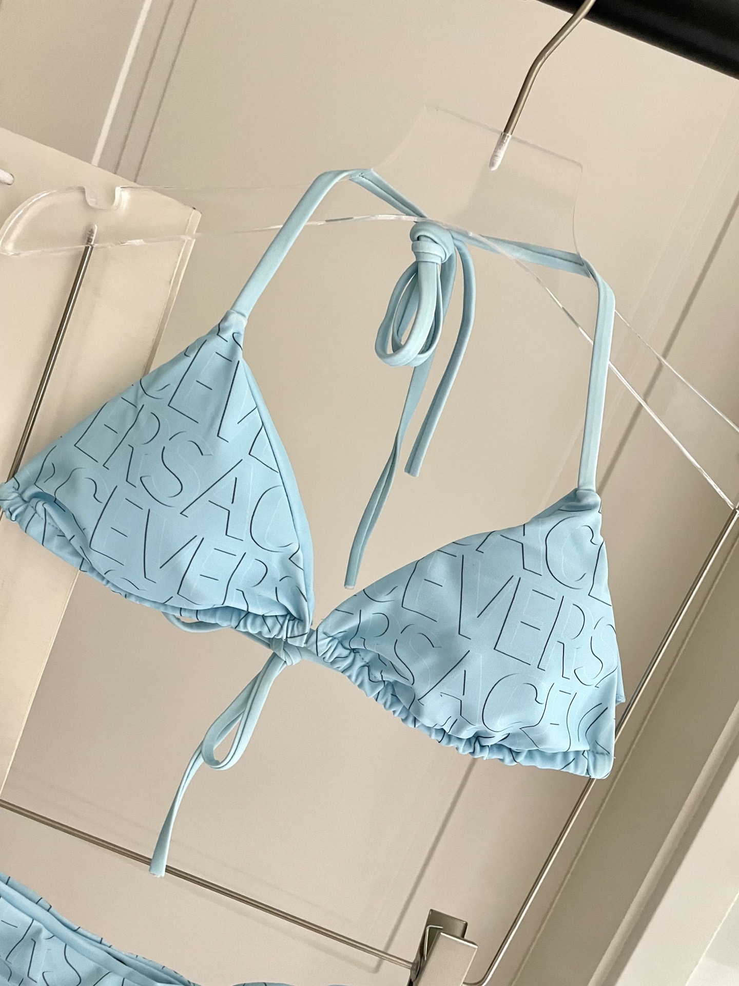 范思哲新款比基尼泳衣😍🥰适合多种场景的游泳衣🏊‍♀️海边 游泳池 温泉 水上乐园 漂流都可以😌内搭也完全