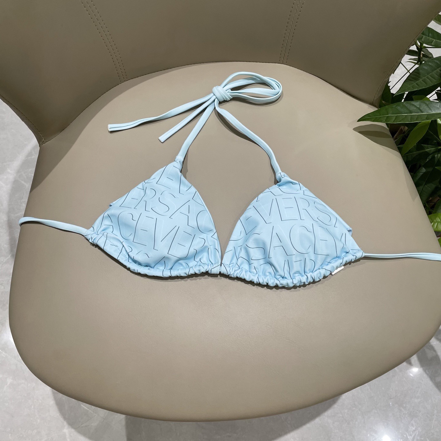 范思哲新款比基尼泳衣😍🥰适合多种场景的游泳衣🏊‍♀️海边 游泳池 温泉 水上乐园 漂流都可以😌内搭也完全