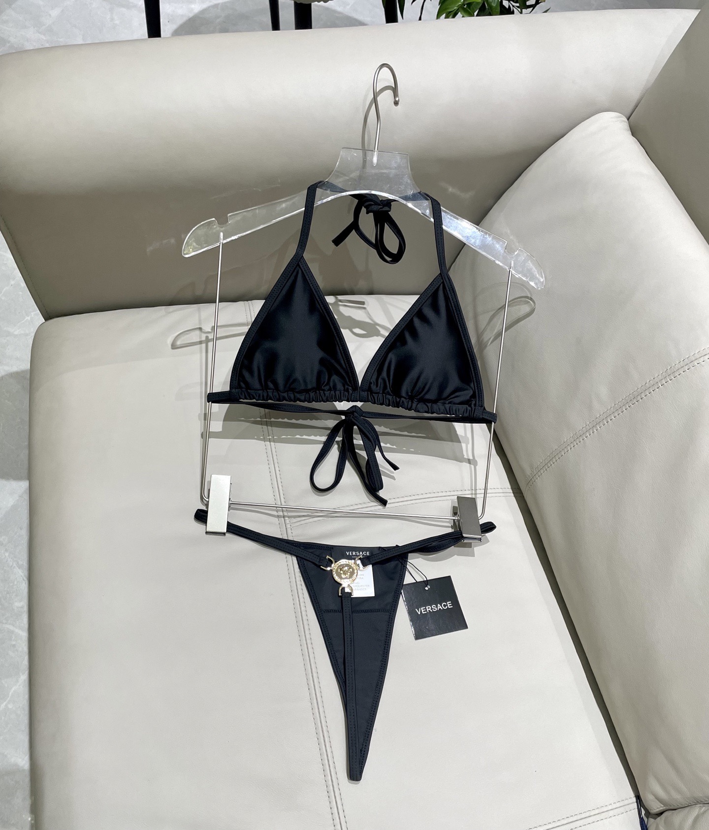 范思哲分体泳衣 比基尼👙丁字裤 🛒🆕 🆕🆕夏天🧊快到啦，这件泳衣太绝了，上身超A，又纯又欲🛍非常高级，泳