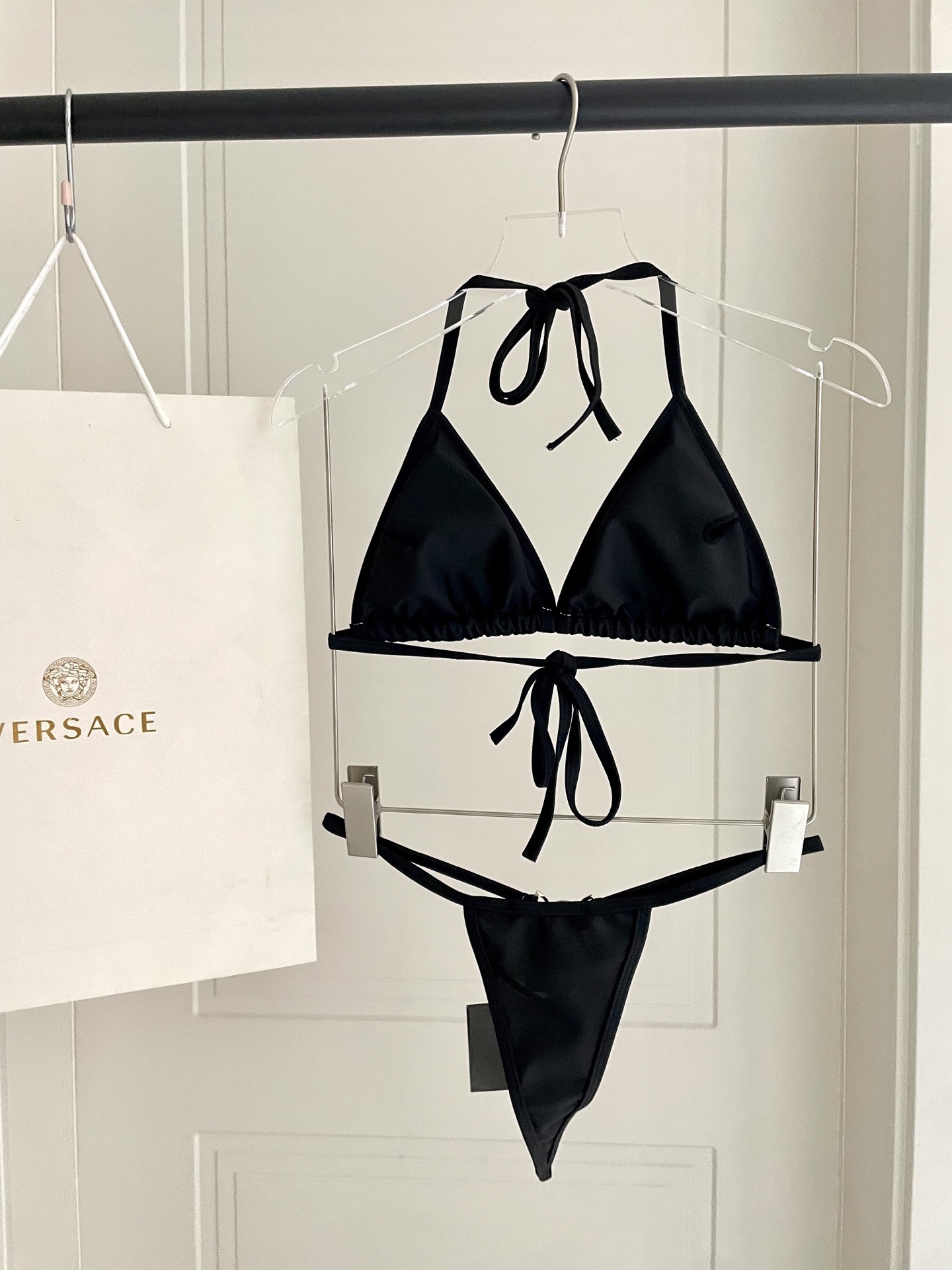 范思哲分体泳衣 比基尼👙丁字裤 🛒🆕 🆕🆕夏天🧊快到啦，这件泳衣太绝了，上身超A，又纯又欲🛍非常高级，泳