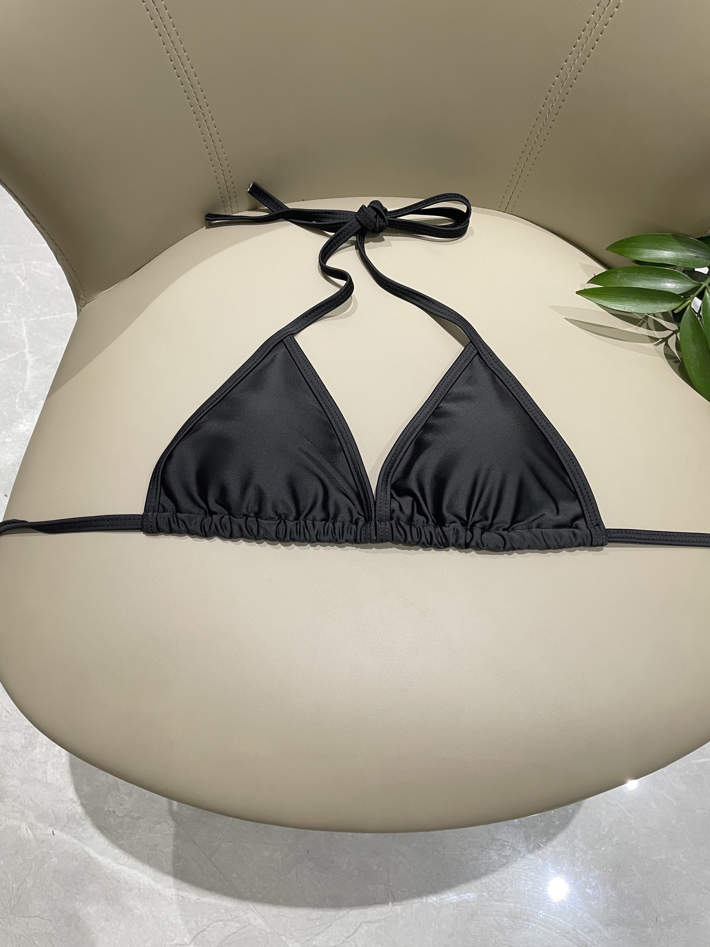 范思哲分体泳衣 比基尼👙丁字裤 🛒🆕 🆕🆕夏天🧊快到啦，这件泳衣太绝了，上身超A，又纯又欲🛍非常高级，泳