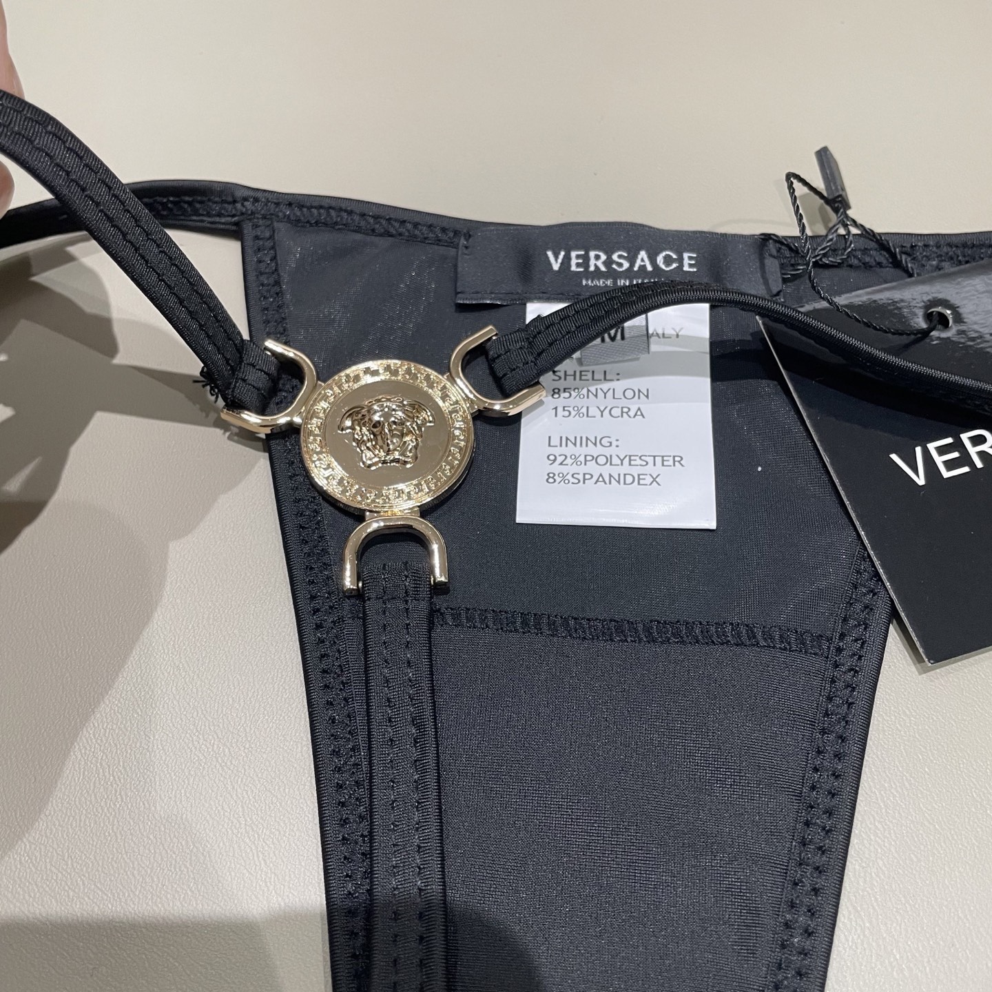 范思哲分体泳衣 比基尼👙丁字裤 🛒🆕 🆕🆕夏天🧊快到啦，这件泳衣太绝了，上身超A，又纯又欲🛍非常高级，泳