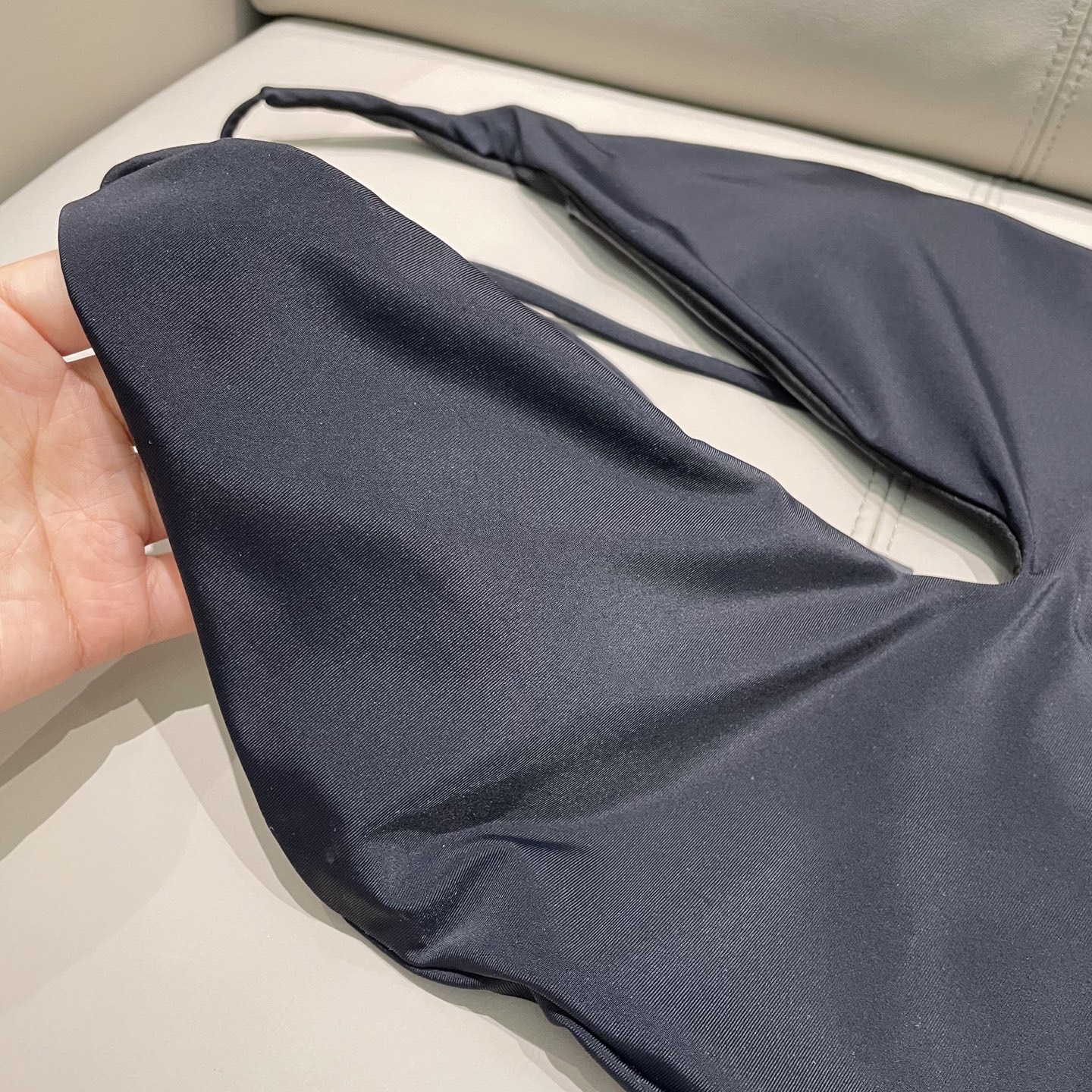 范思哲新款连体泳衣😍🥰适合多种场景的游泳衣🏊‍♀️海边 游泳池 温泉 水上乐园 漂流都可以😌内搭也完全可