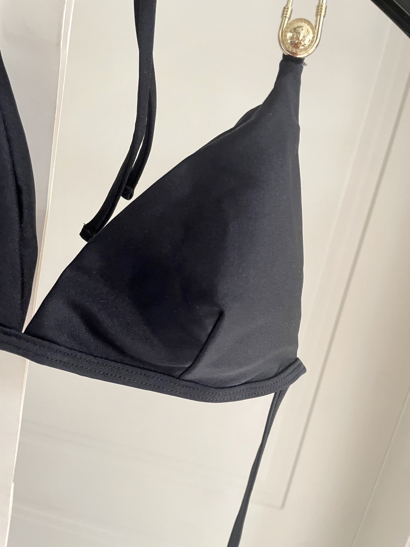 范思哲新款连体泳衣😍🥰适合多种场景的游泳衣🏊‍♀️海边 游泳池 温泉 水上乐园 漂流都可以😌内搭也完全可