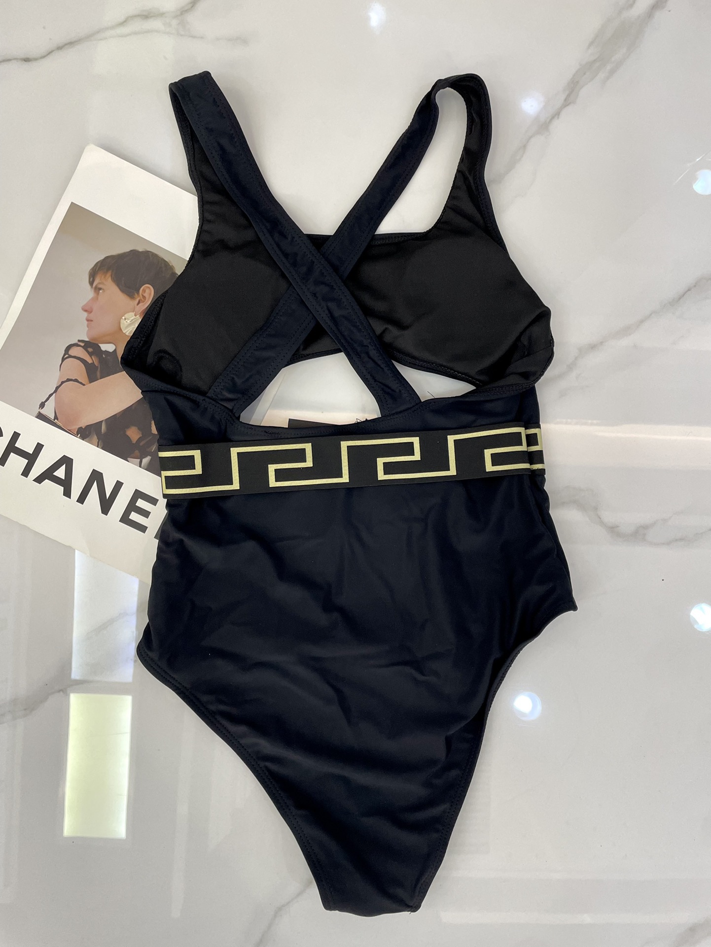 范思哲新款连体泳衣😍🥰适合多种场景的游泳衣🏊‍♀️海边 游泳池 温泉 水上乐园 漂流都可以😌内搭也完全可