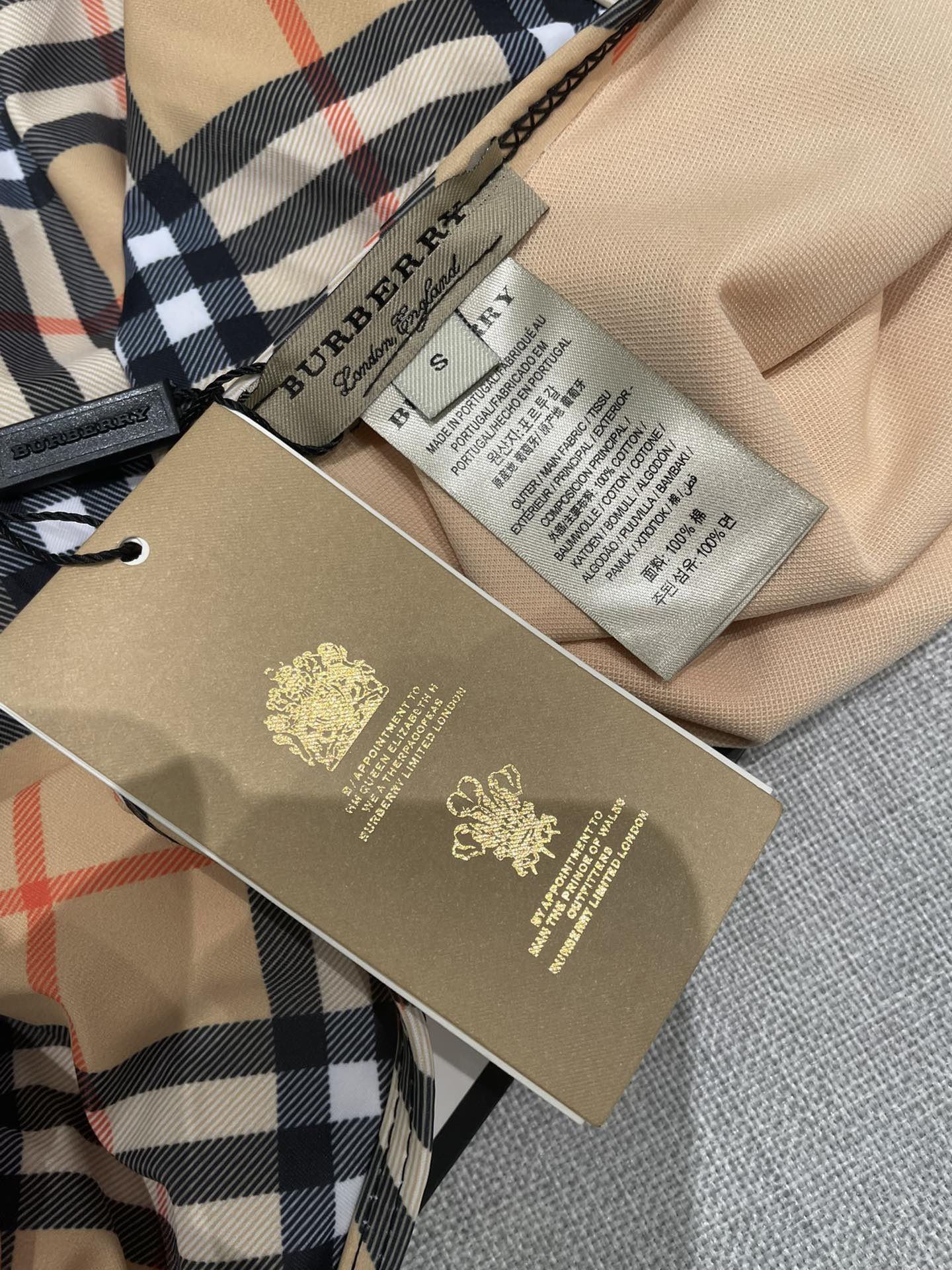 巴宝莉新款连体泳衣 😍🥰适合多种场景的游泳衣🏊‍♀️海边 游泳池 温泉 水上乐园 漂流都可以😌内搭也完全