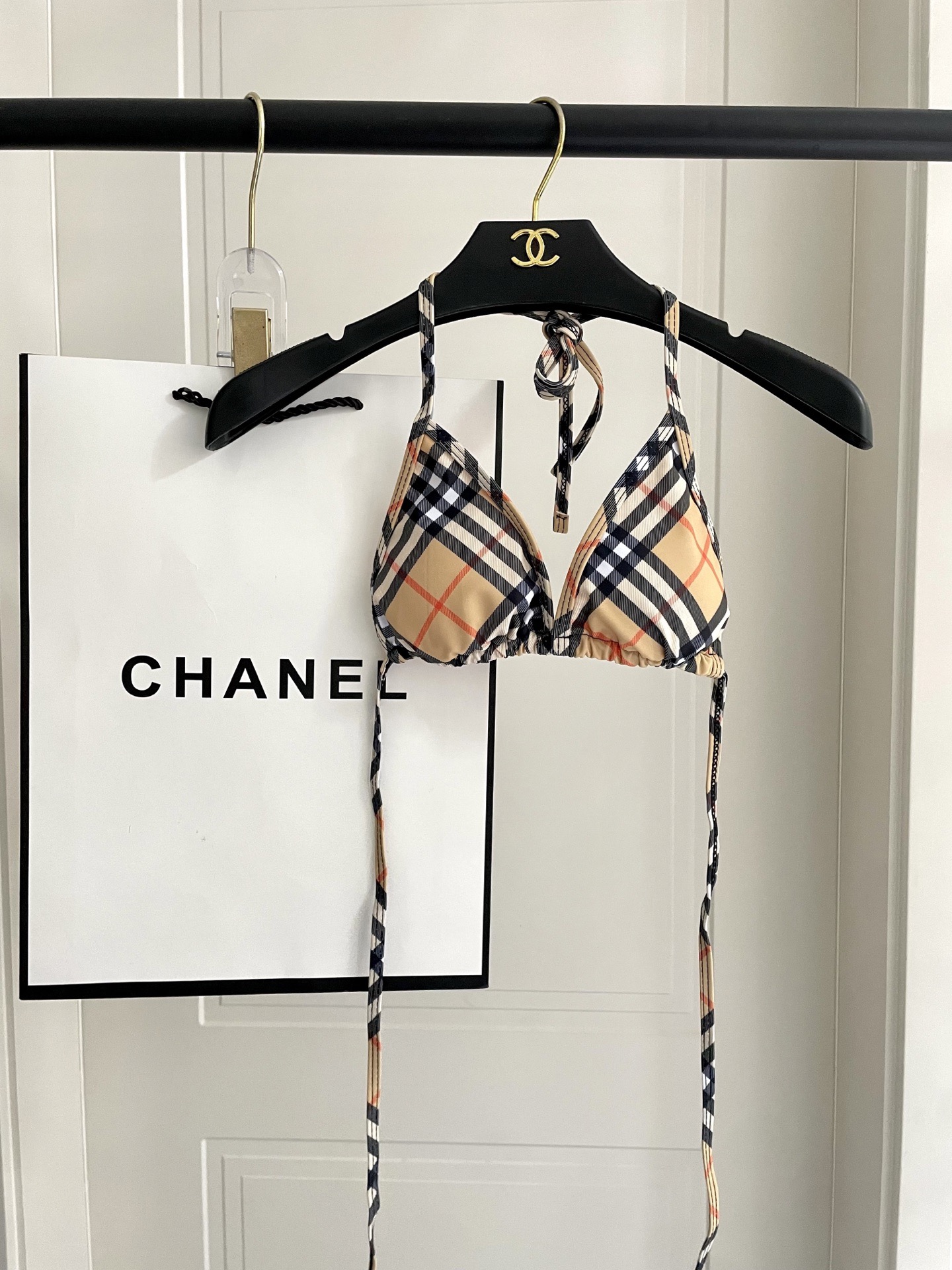 巴宝莉新款比基尼泳衣 😍🥰适合多种场景的游泳衣🏊‍♀️海边 游泳池 温泉 水上乐园 漂流都可以😌内搭也完