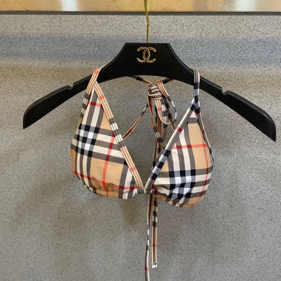 巴宝莉新款比基尼泳衣 😍🥰适合多种场景的游泳衣🏊‍♀️海边 游泳池 温泉 水上乐园 漂流都可以😌内搭也完