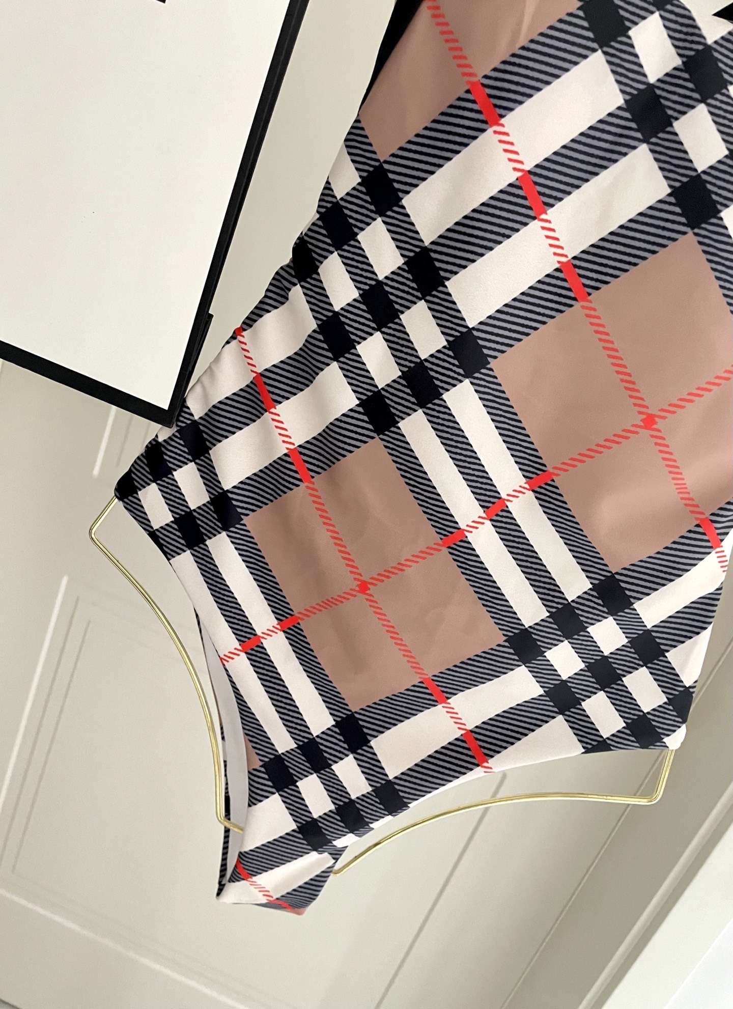 巴宝莉新款比基尼泳衣 😍🥰适合多种场景的游泳衣🏊‍♀️海边 游泳池 温泉 水上乐园 漂流都可以😌内搭也完