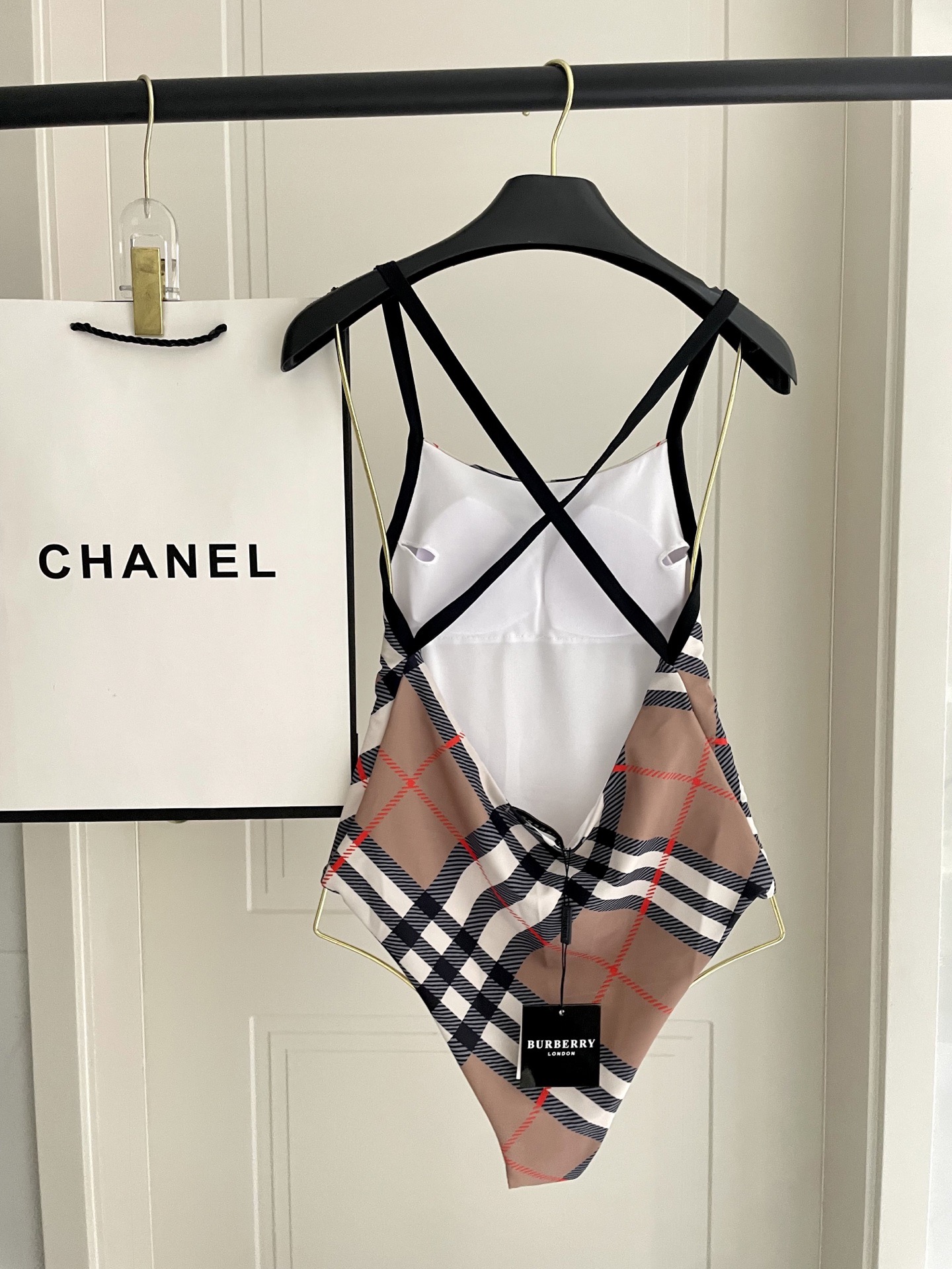 巴宝莉新款比基尼泳衣 😍🥰适合多种场景的游泳衣🏊‍♀️海边 游泳池 温泉 水上乐园 漂流都可以😌内搭也完