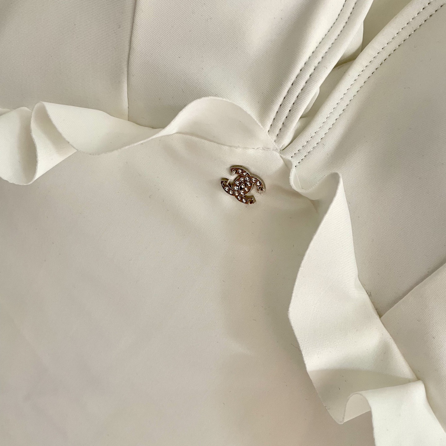 Chanel新款连体泳衣😍🥰适合多种场景的游泳衣🏊‍♀️海边 游泳池 温泉 水上乐园 漂流都可以😌内搭也