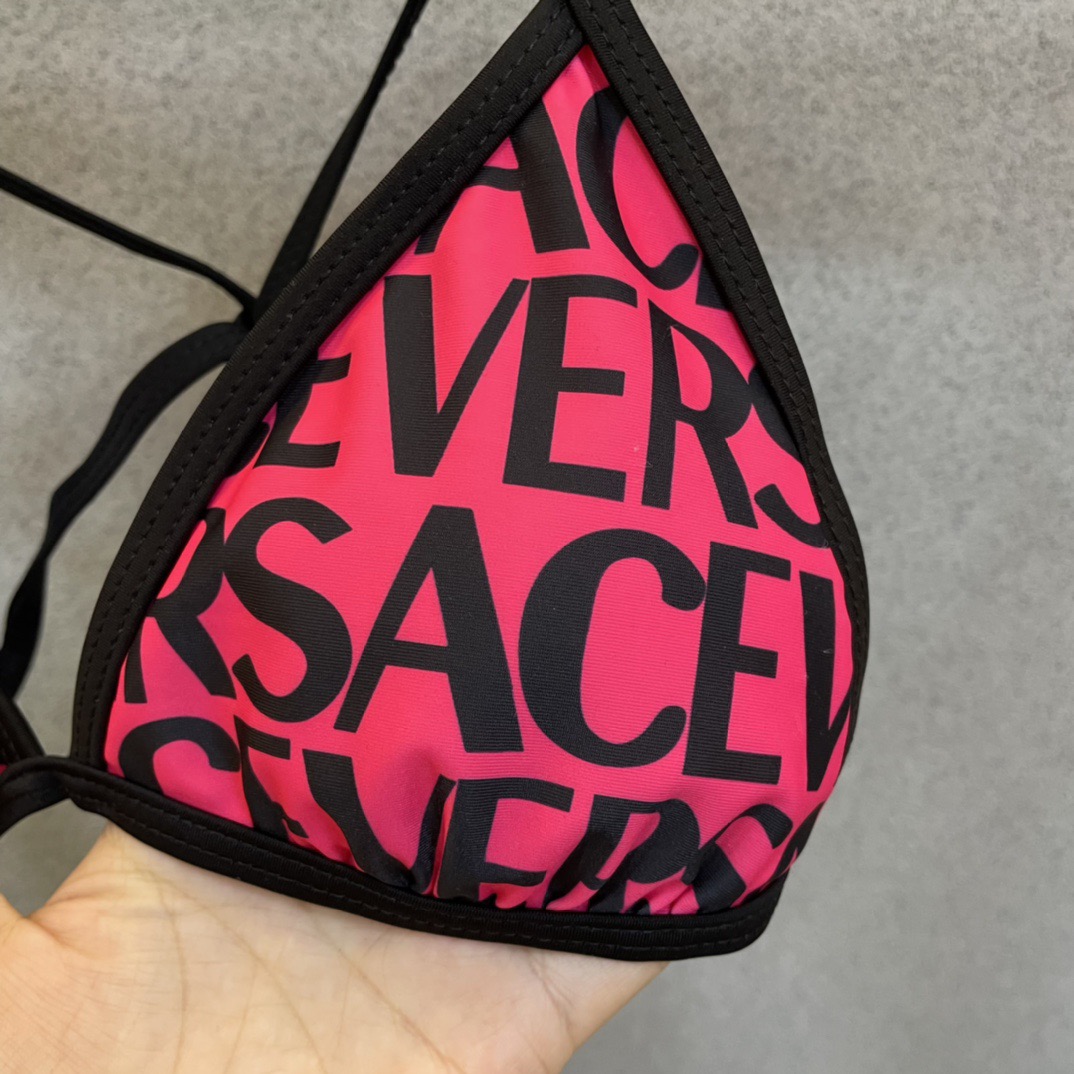 范思哲😍🥰适合多种场景的游泳衣🏊‍♀️海边 游泳池 温泉 水上乐园 漂流都可以😌内搭也完全可以 连体设计