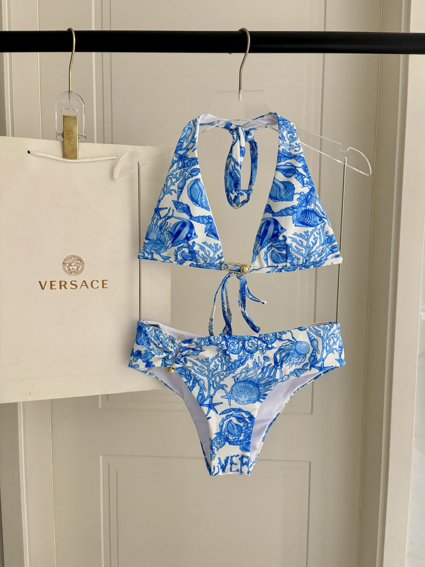 范思哲😍🥰适合多种场景的游泳衣🏊‍♀️海边 游泳池 温泉 水上乐园 漂流都可以😌内搭也完全可以 连体设计