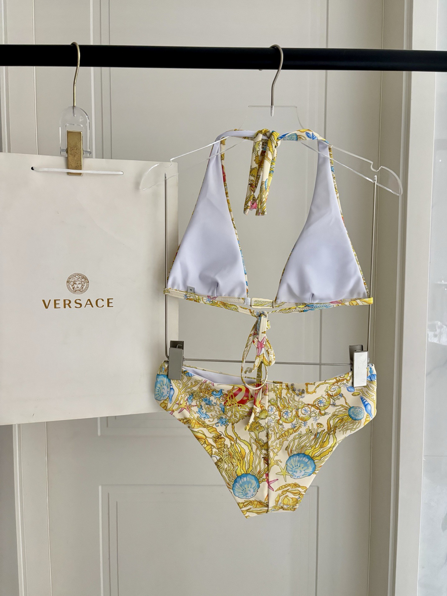 范思哲😍🥰适合多种场景的游泳衣🏊‍♀️海边 游泳池 温泉 水上乐园 漂流都可以😌内搭也完全可以 连体设计