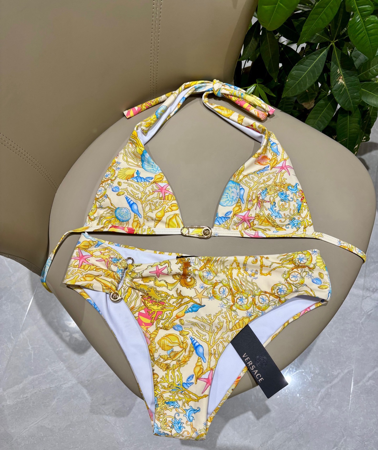 范思哲😍🥰适合多种场景的游泳衣🏊‍♀️海边 游泳池 温泉 水上乐园 漂流都可以😌内搭也完全可以 连体设计