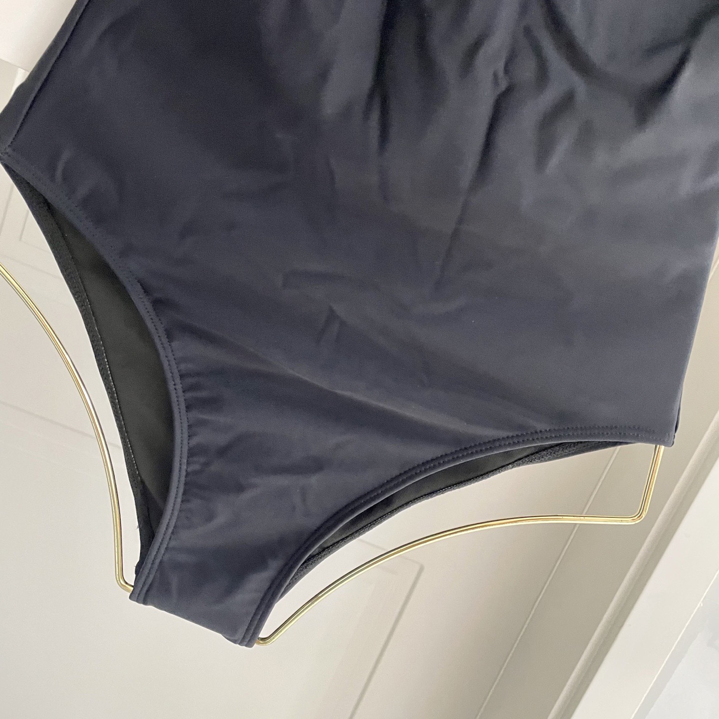 范思哲😍🥰适合多种场景的游泳衣🏊‍♀️海边 游泳池 温泉 水上乐园 漂流都可以😌内搭也完全可以 连体设计