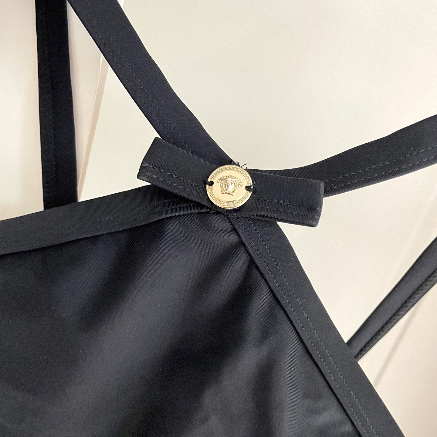 范思哲😍🥰适合多种场景的游泳衣🏊‍♀️海边 游泳池 温泉 水上乐园 漂流都可以😌内搭也完全可以 连体设计