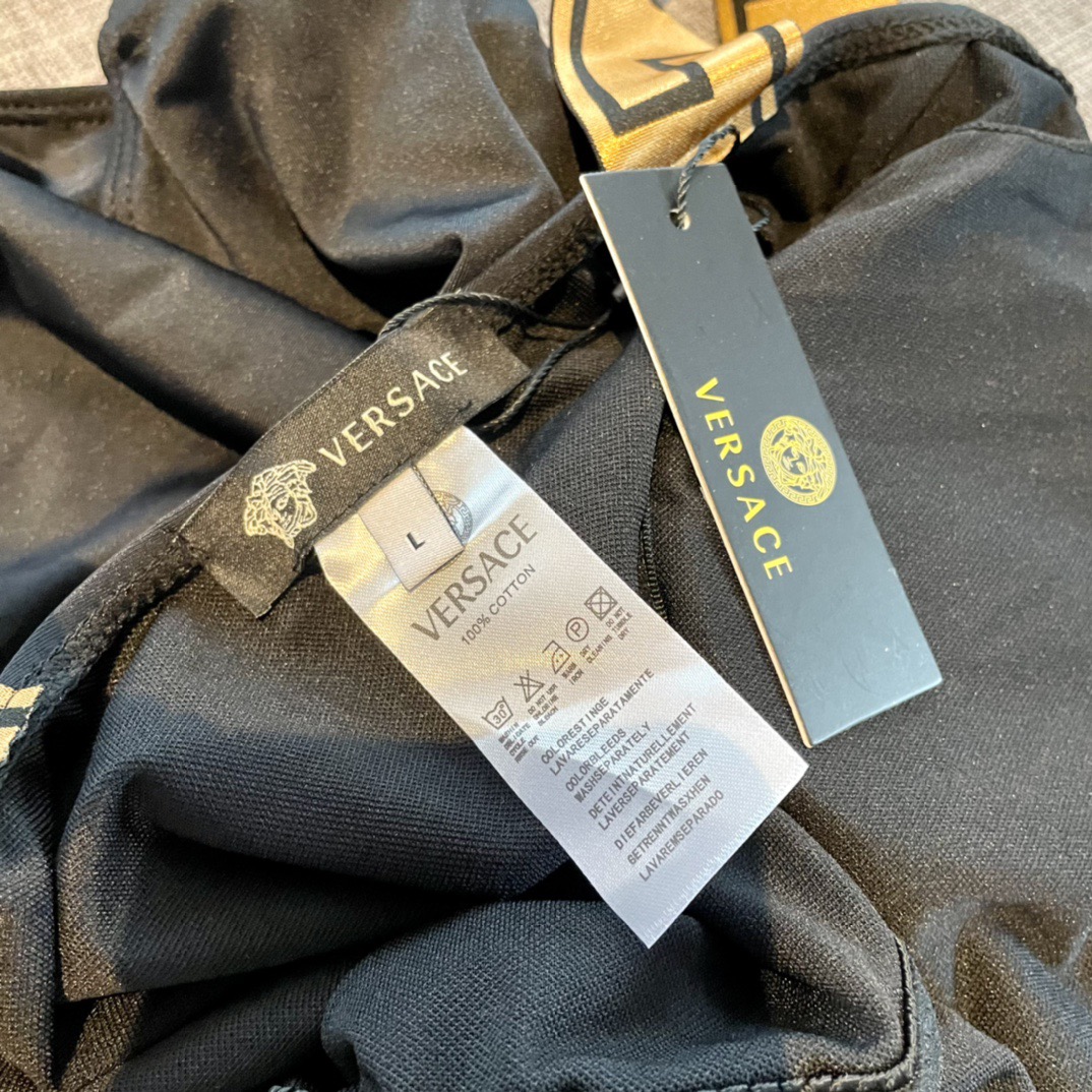 范思哲新款连体👙❤️😍🥰适合多种场景的游泳衣🏊‍♀️海边 游泳池 温泉 水上乐园 漂流都可以😌内搭外穿也