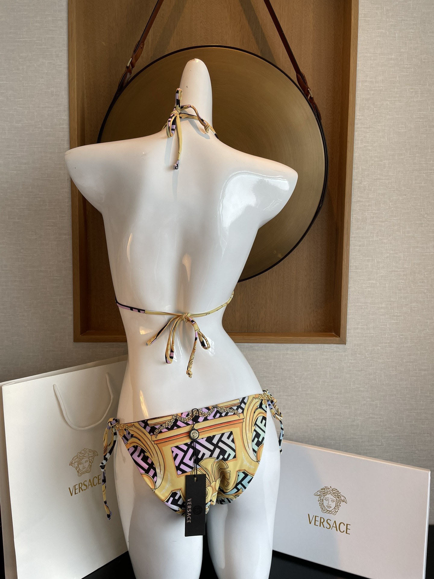 范思哲新款比基尼👙❤️😍🥰适合多种场景的游泳衣🏊‍♀️海边 游泳池 温泉 水上乐园 漂流都可以😌内搭外穿