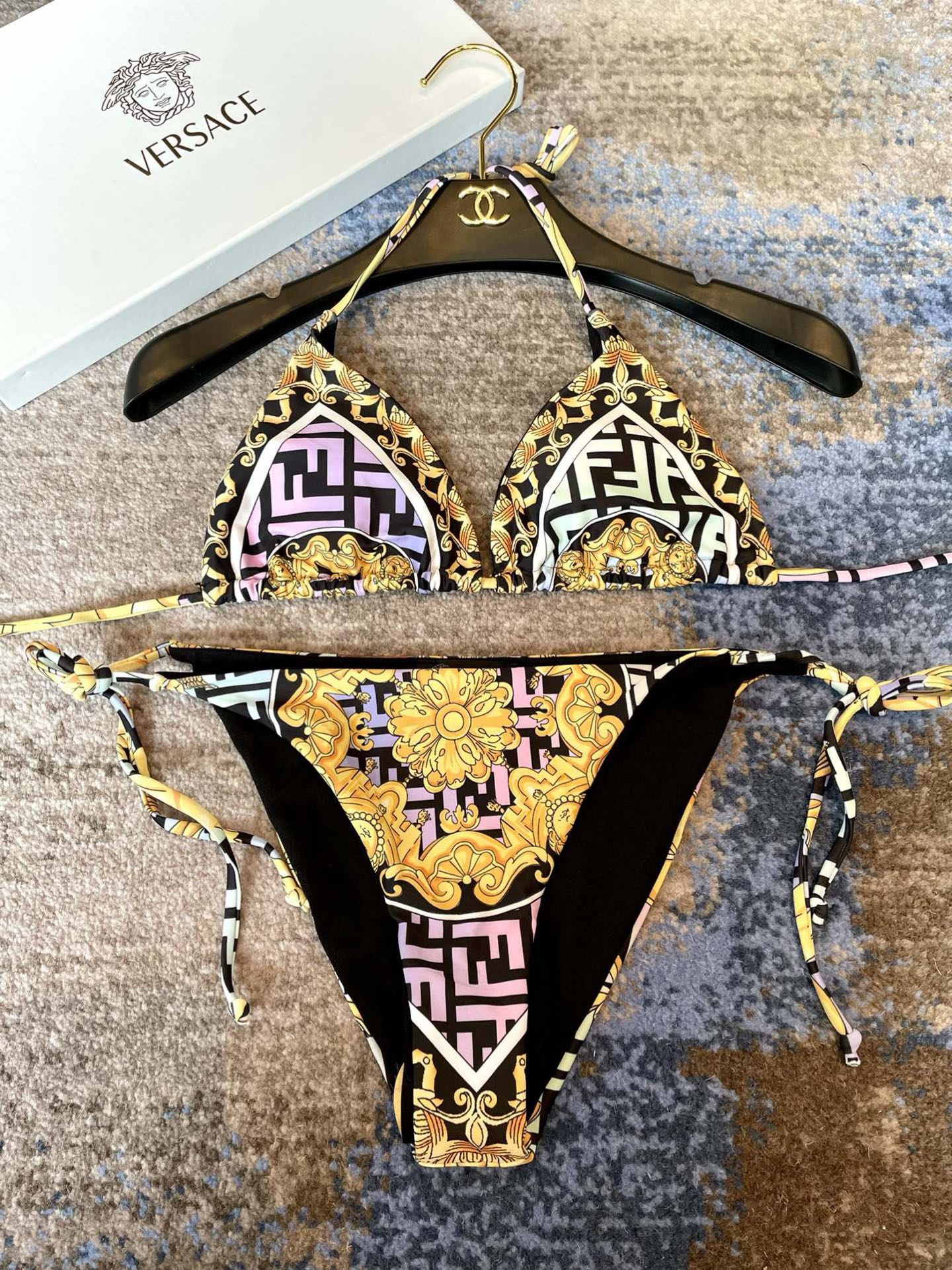 范思哲新款比基尼👙❤️😍🥰适合多种场景的游泳衣🏊‍♀️海边 游泳池 温泉 水上乐园 漂流都可以😌内搭外穿