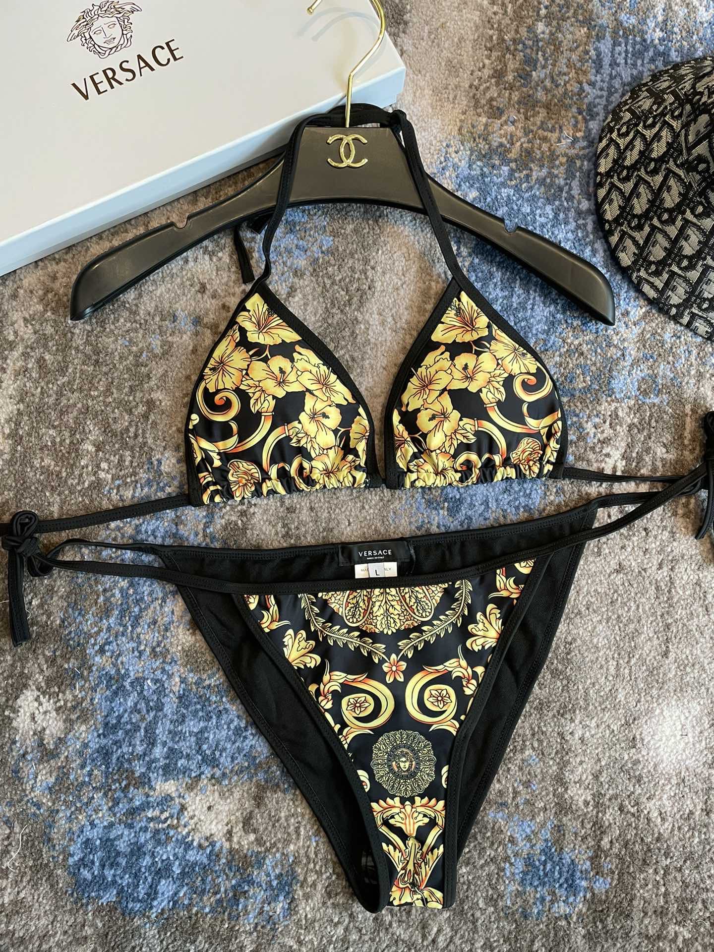 范思哲新款比基尼👙❤️😍🥰适合多种场景的游泳衣🏊‍♀️海边 游泳池 温泉 水上乐园 漂流都可以😌内搭外穿