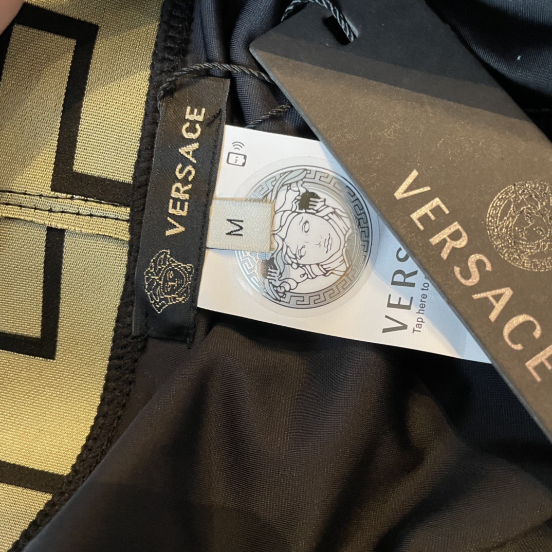 范思哲新款比基尼👙❤️😍🥰适合多种场景的游泳衣🏊‍♀️海边 游泳池 温泉 水上乐园 漂流都可以😌内搭外穿