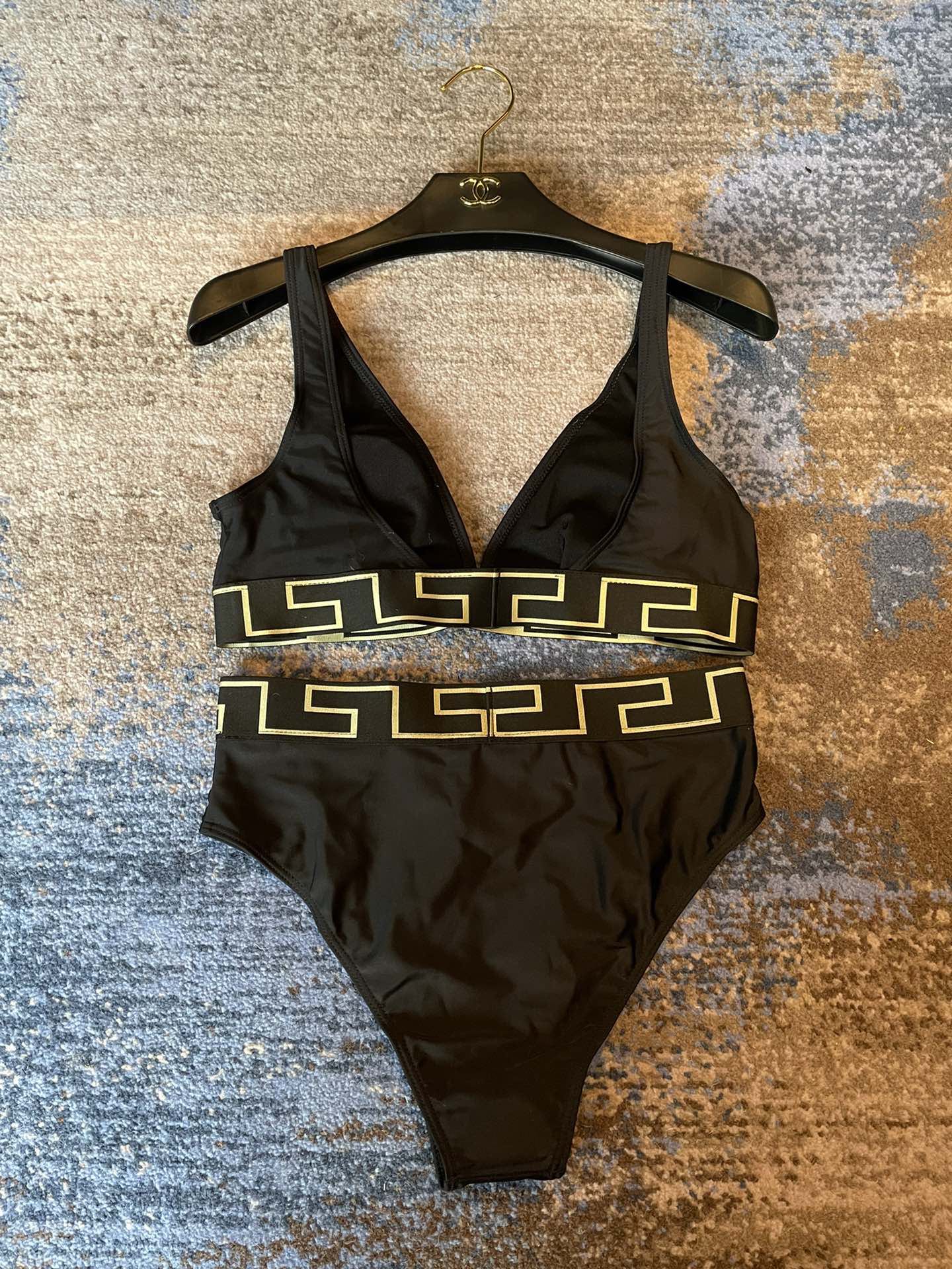 范思哲新款比基尼👙❤️😍🥰适合多种场景的游泳衣🏊‍♀️海边 游泳池 温泉 水上乐园 漂流都可以😌内搭外穿