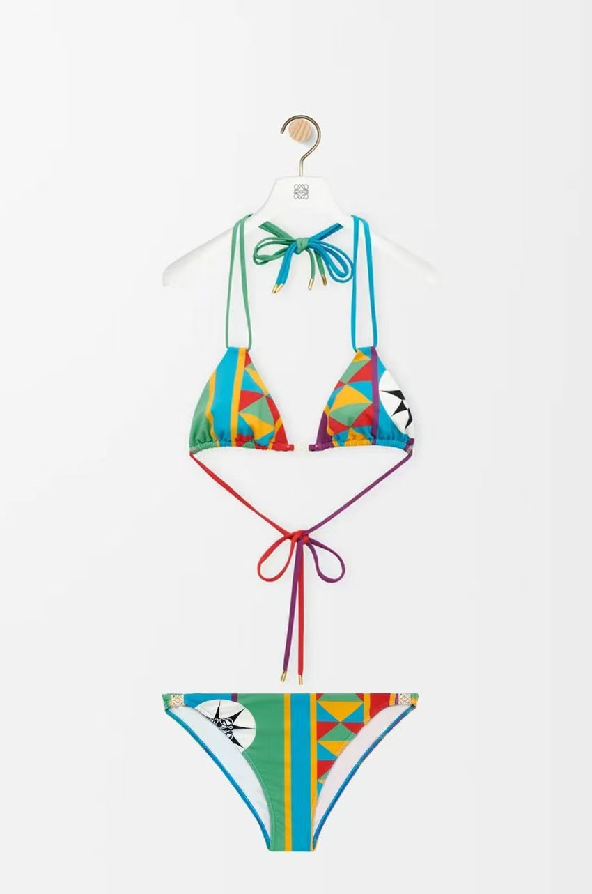 罗意威新款比基尼泳衣👙❤️😍🥰适合多种场景的游泳衣🏊‍♀️海边 游泳池 温泉 水上乐园 漂流都可以😌内搭