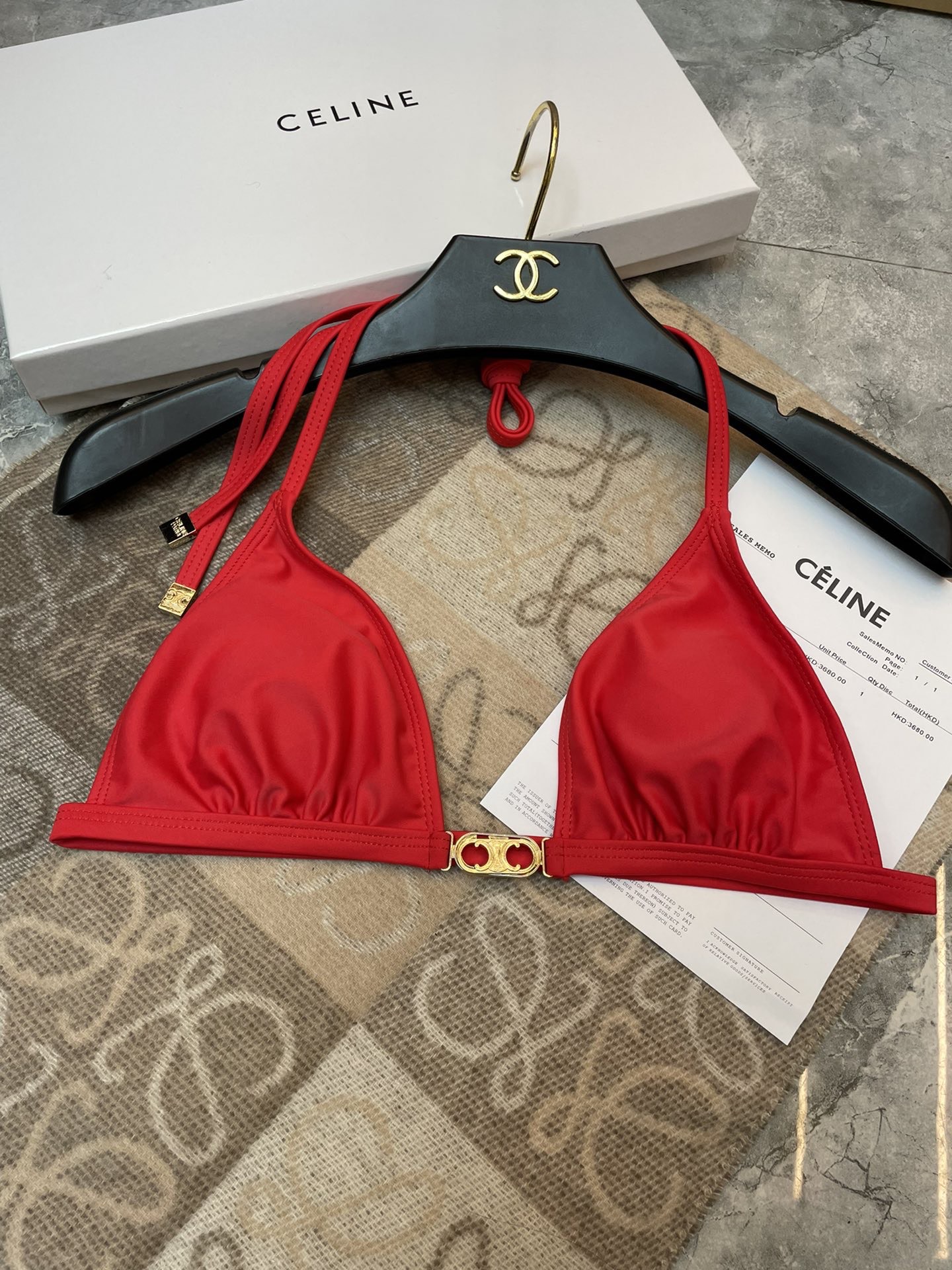 Celine凯旋门大五金比基尼 延续了经典极简风格 高级感满满 超级出片 推荐款 😍🥰适合多种场景的游泳