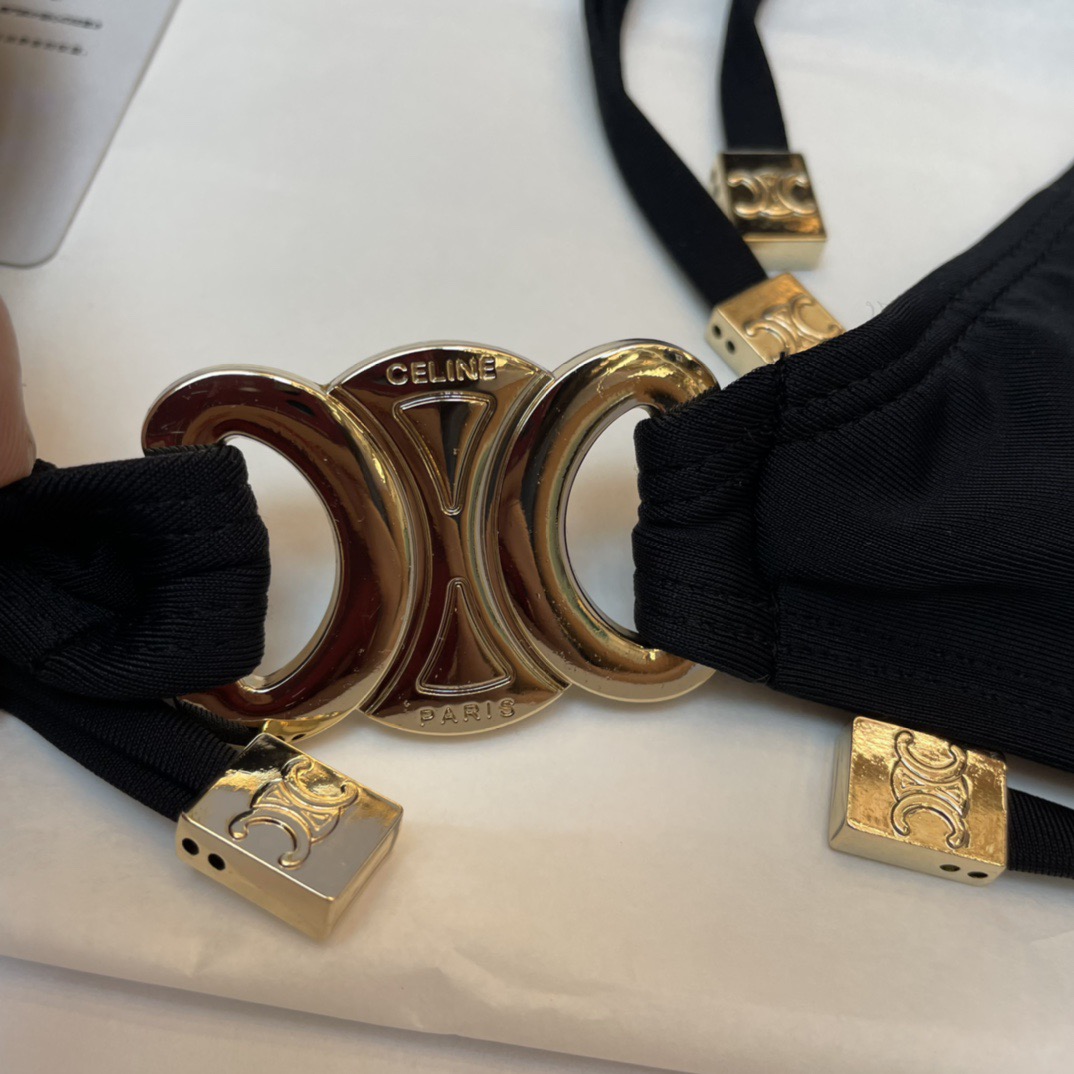 Celine凯旋门大五金比基尼 延续了经典极简风格 高级感满满 超级出片 推荐款 😍🥰适合多种场景的游泳