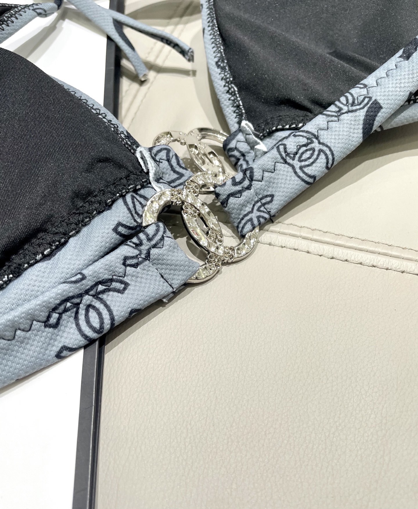 香奈儿新款连体😍🥰适合多种场景的游泳衣🏊‍♀️海边 游泳池 温泉 水上乐园 漂流都可以😌内搭也完全可以 