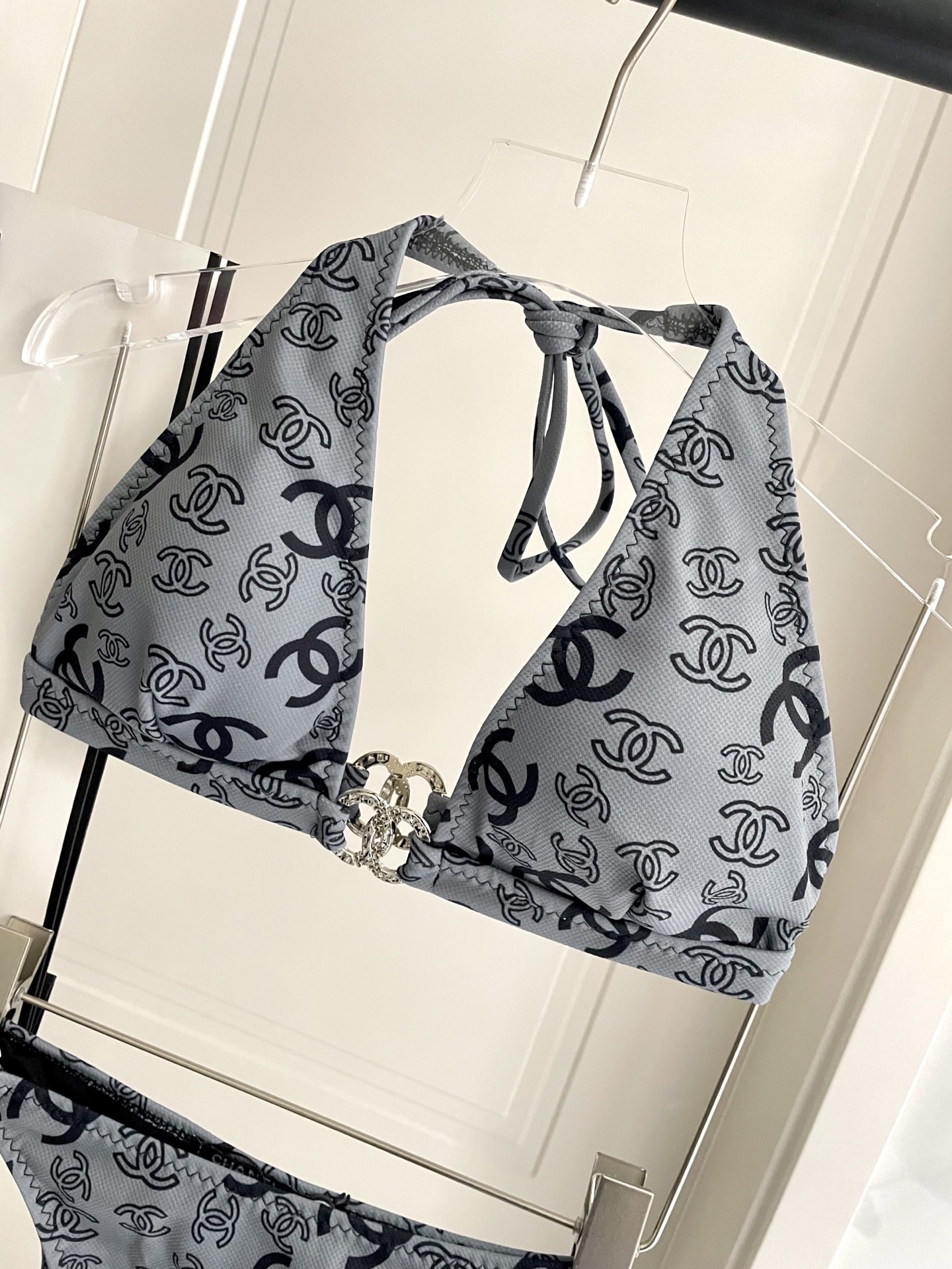 香奈儿新款连体😍🥰适合多种场景的游泳衣🏊‍♀️海边 游泳池 温泉 水上乐园 漂流都可以😌内搭也完全可以 