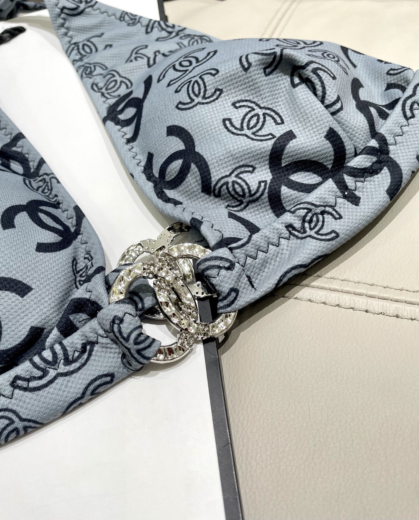 香奈儿新款连体😍🥰适合多种场景的游泳衣🏊‍♀️海边 游泳池 温泉 水上乐园 漂流都可以😌内搭也完全可以 