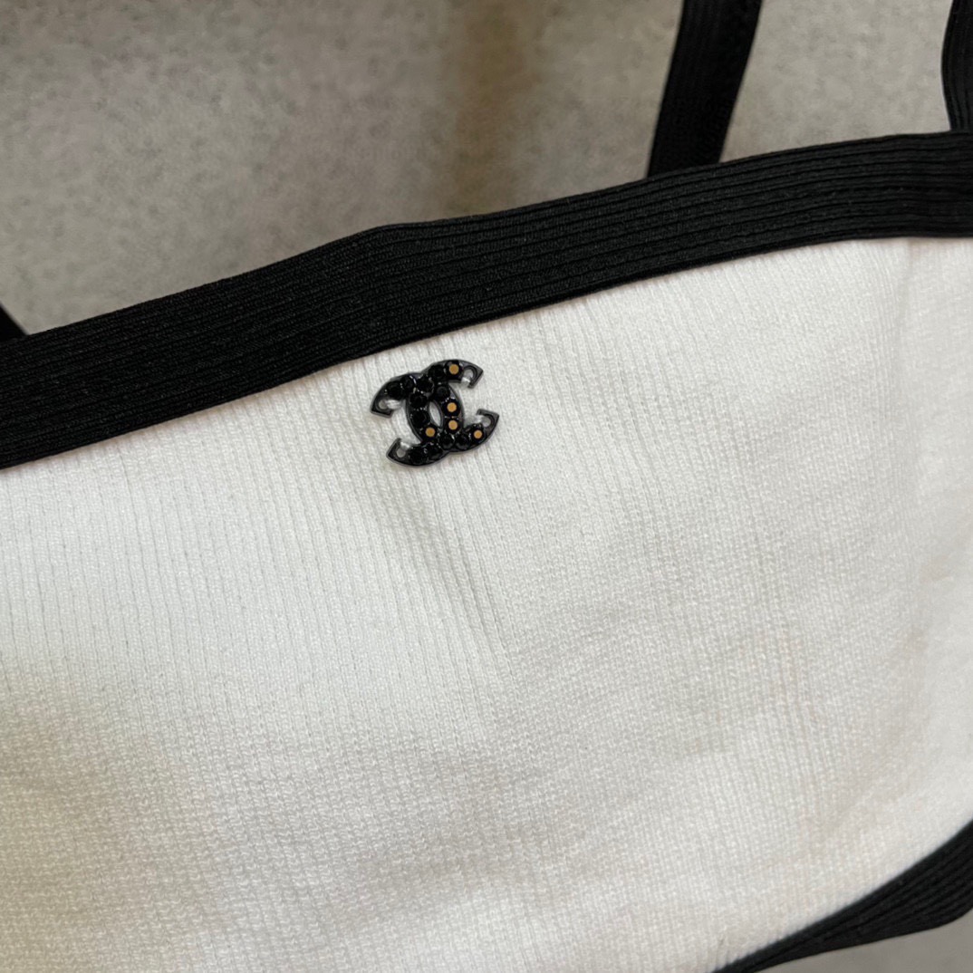 Chanel新款比基尼👙❤️😍🥰适合多种场景的游泳衣🏊‍♀️海边 游泳池 温泉 水上乐园 漂流都可以😌内